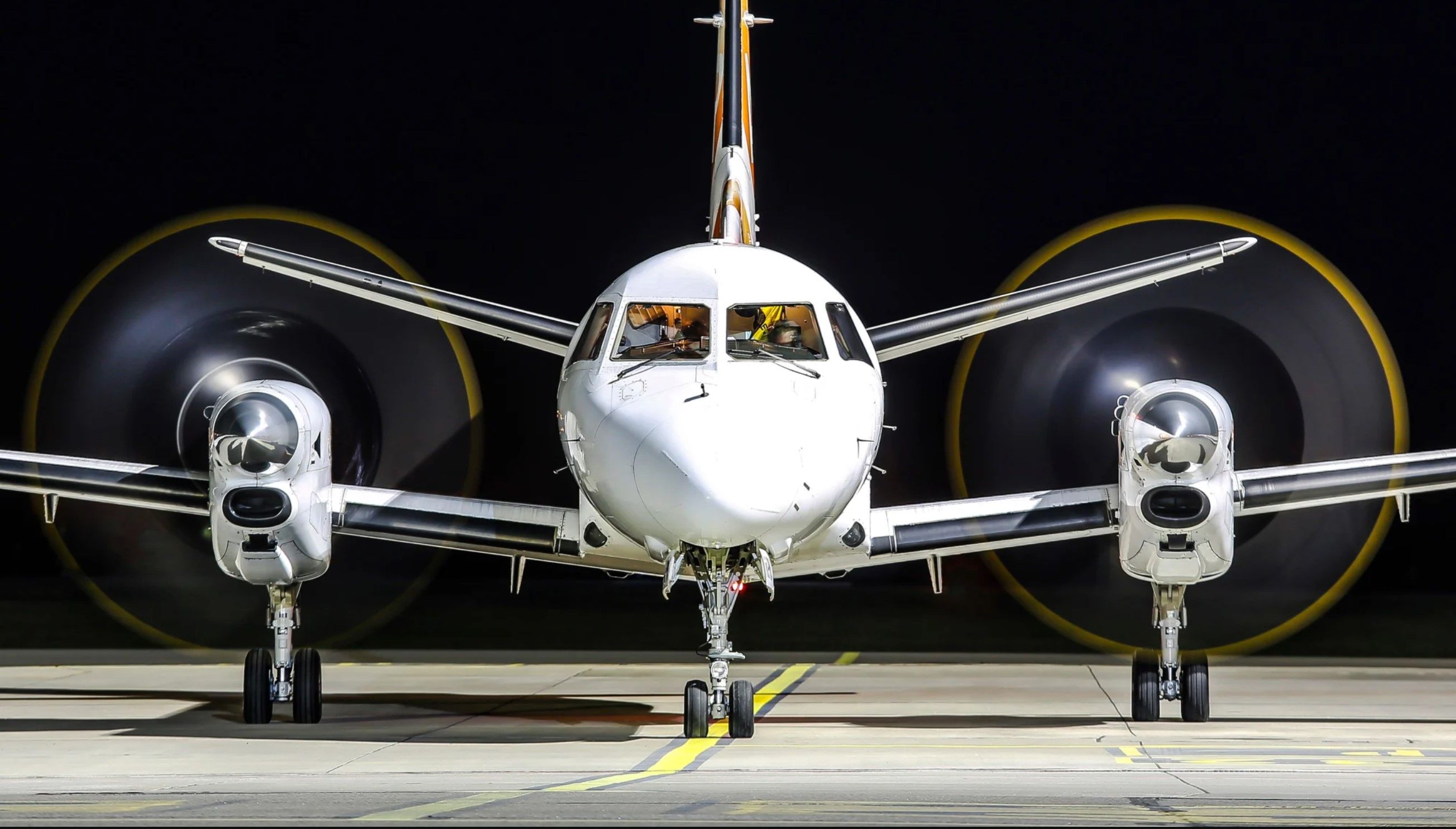 Head on photo of the Saab 340