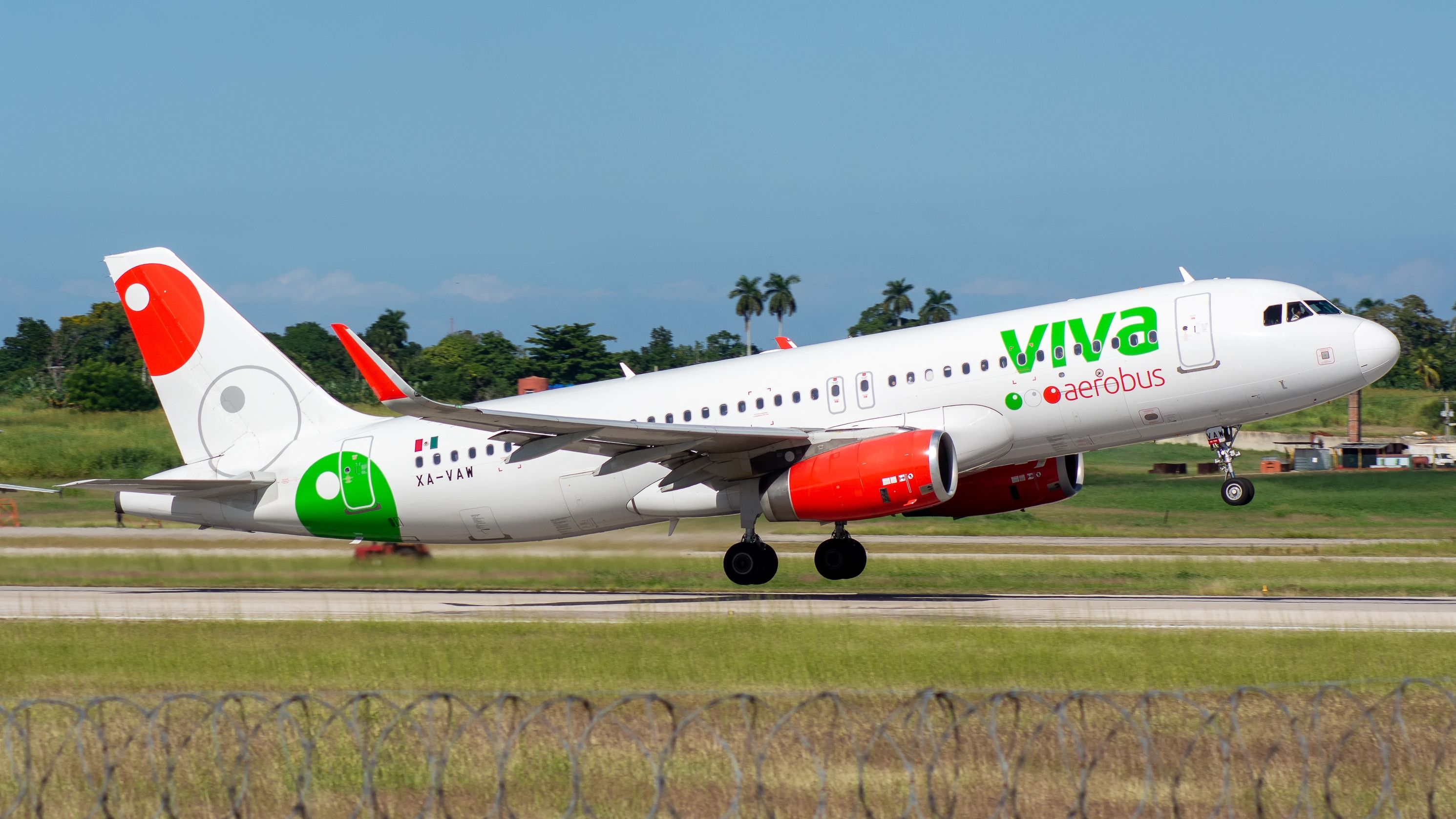 A Viva Aerobus aircraft departing