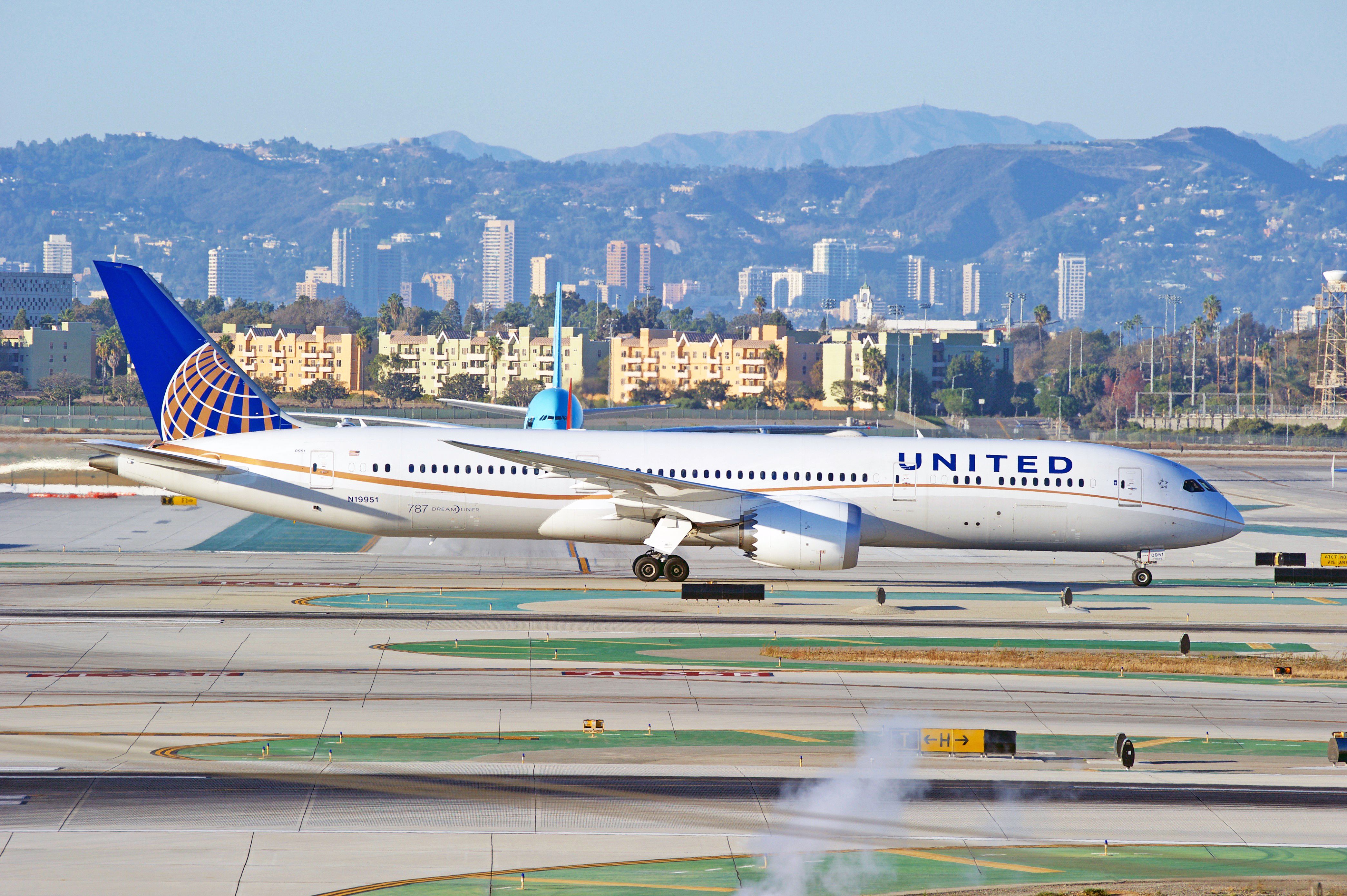 United Airlines 787