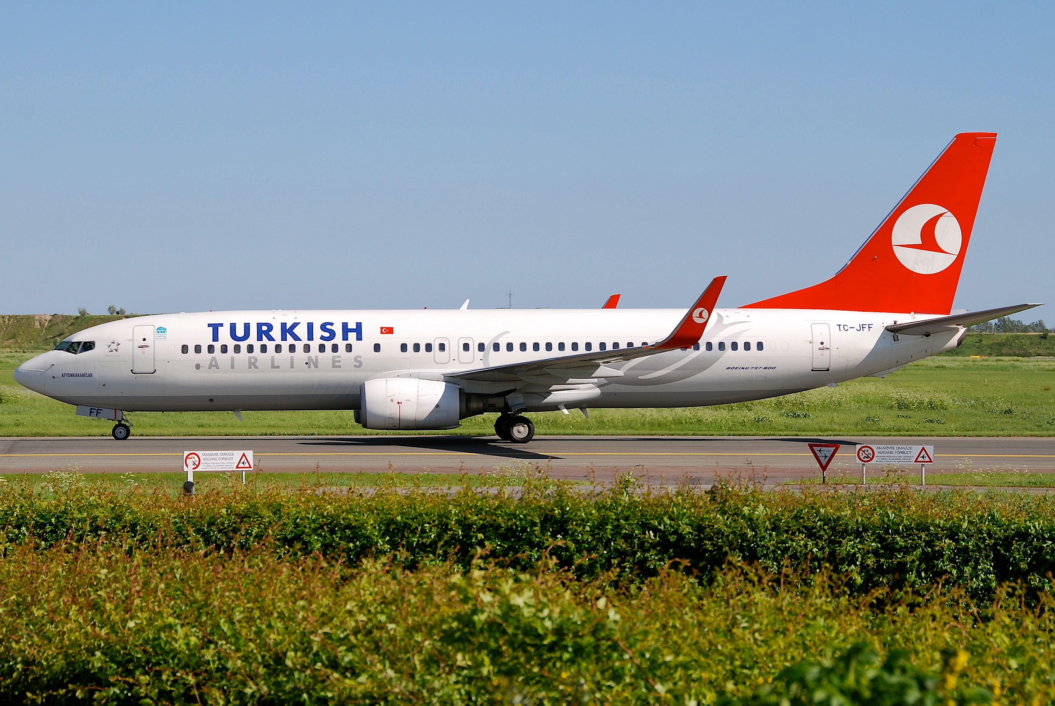 Turkish_Airlines_Boeing_737-800;_TC-JFF@CPH;03.06.2010_574fs_(4688494650)