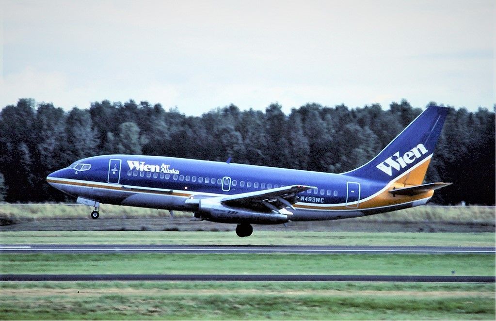 Wien_Air_Alaska_Boeing_737-200_N493WC_Marmet