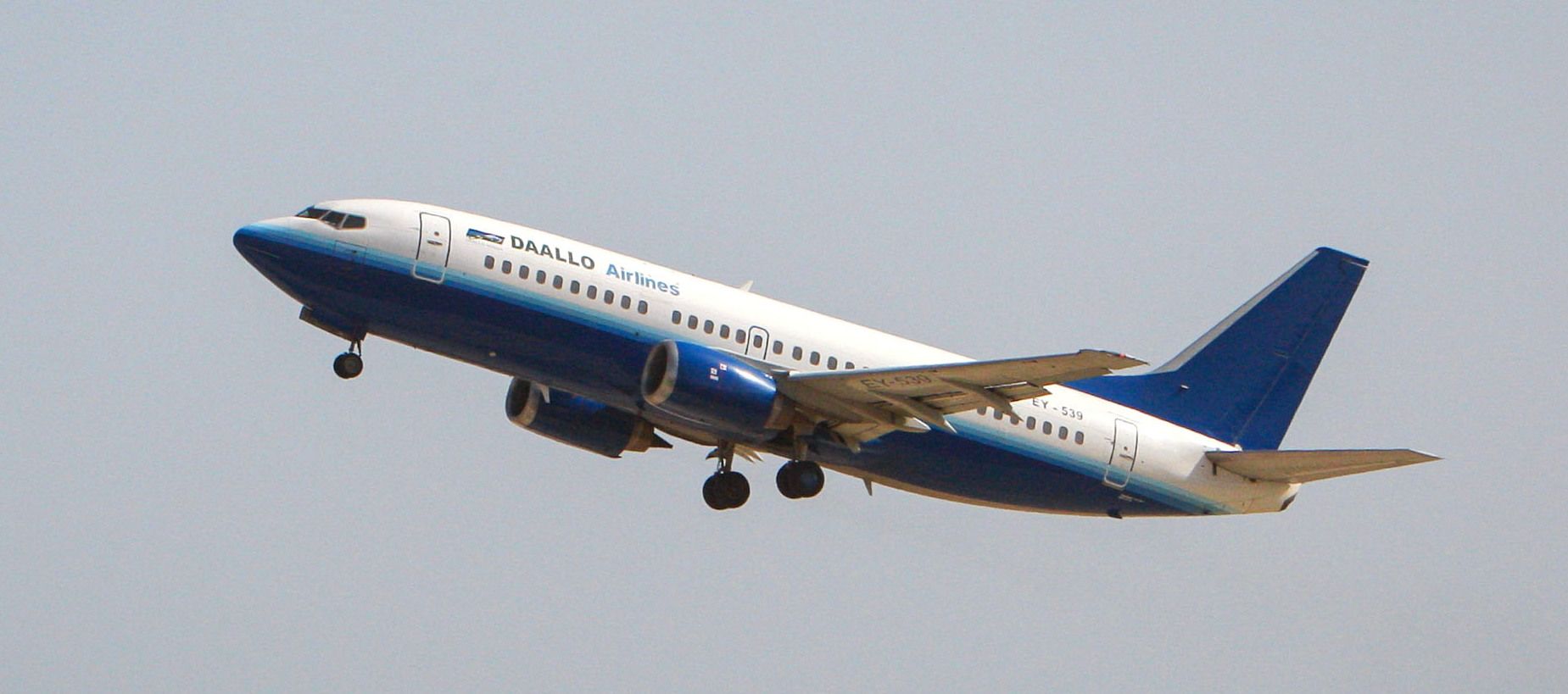 A Daallo Airlines Boeing 737-300 flying through the air.