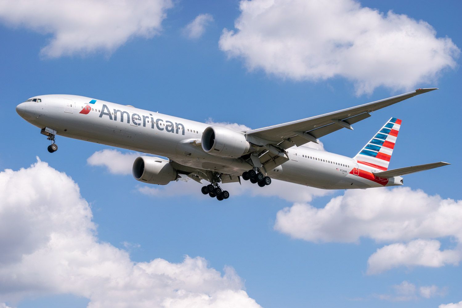 American Airlines 777-323/ER on approach. 