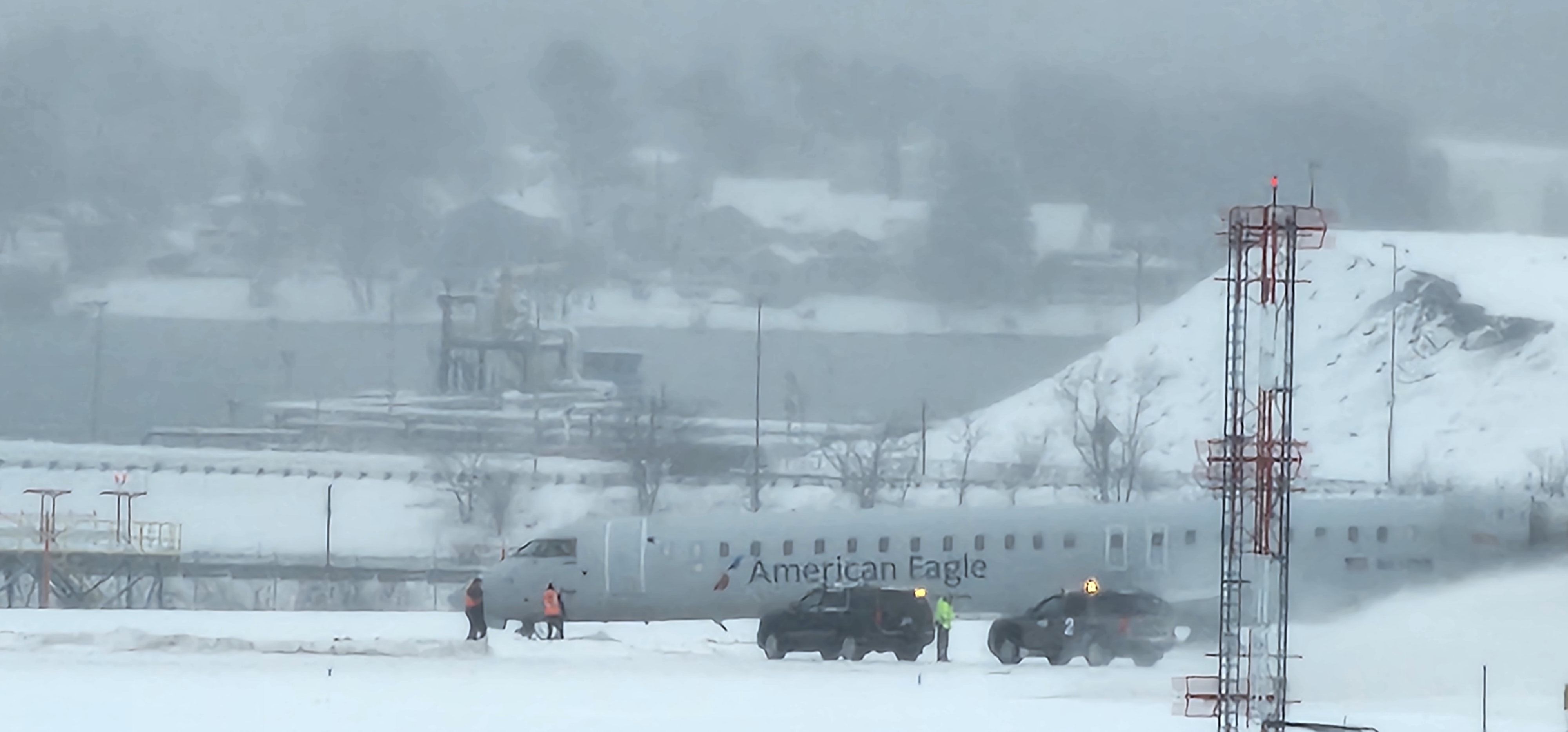 American Airlines Bombardier CRJ900 Slides Off Runway In Portland American Airlines Bombardier CRJ900 Slides Off Runway In Portland, Maine