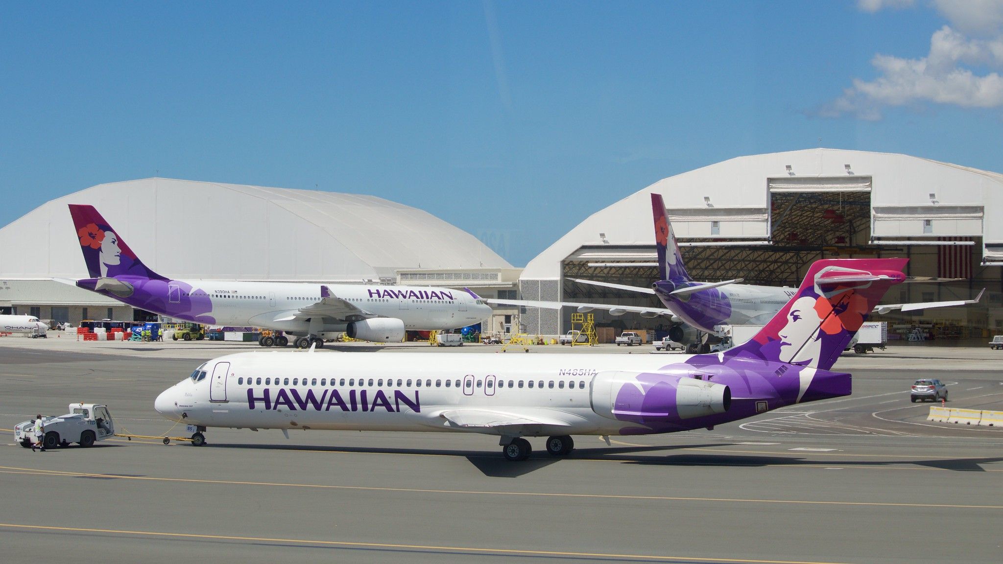 Hawaiian Airlines Boeing 717 MD-95 DC-9 N485HA A330 -200 N390HA, etc. background Honolulu