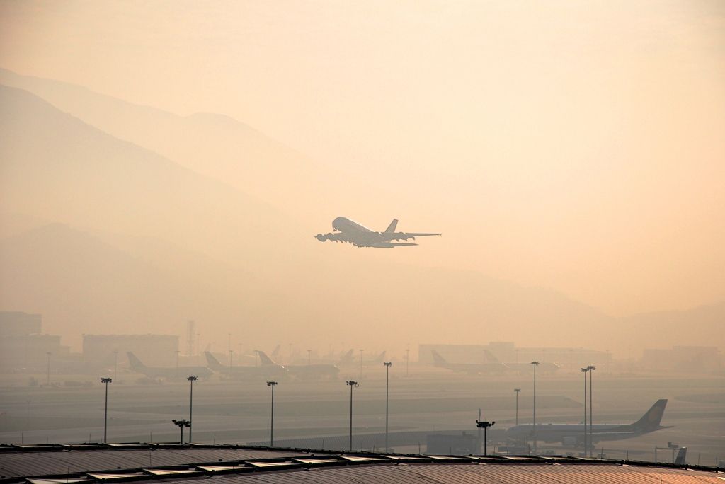 A380-800 | Singapore Airlines | 9V-SKC | VHHH (taking off in fog)
