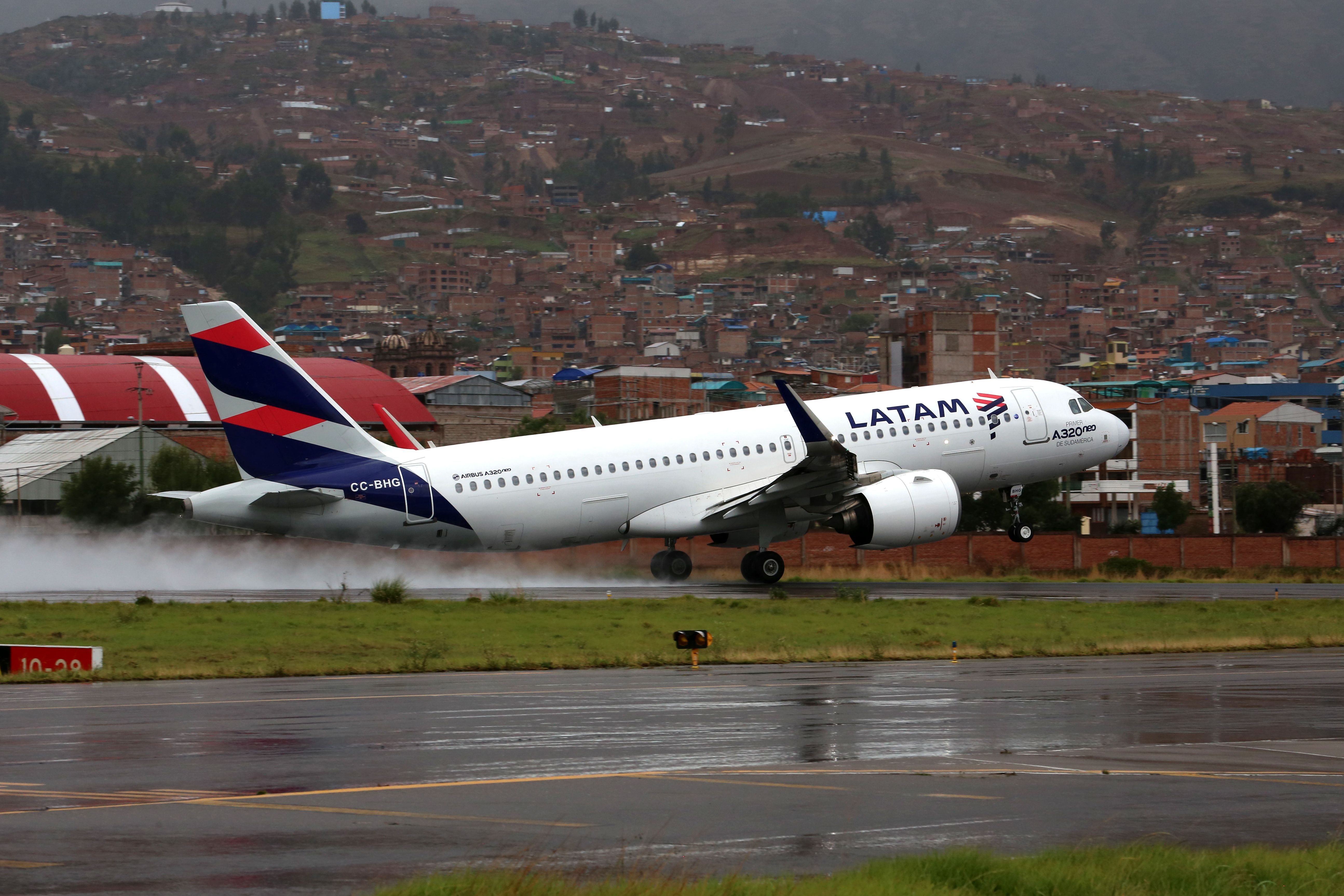 A LATAM Airbus A320 departing from Cusco