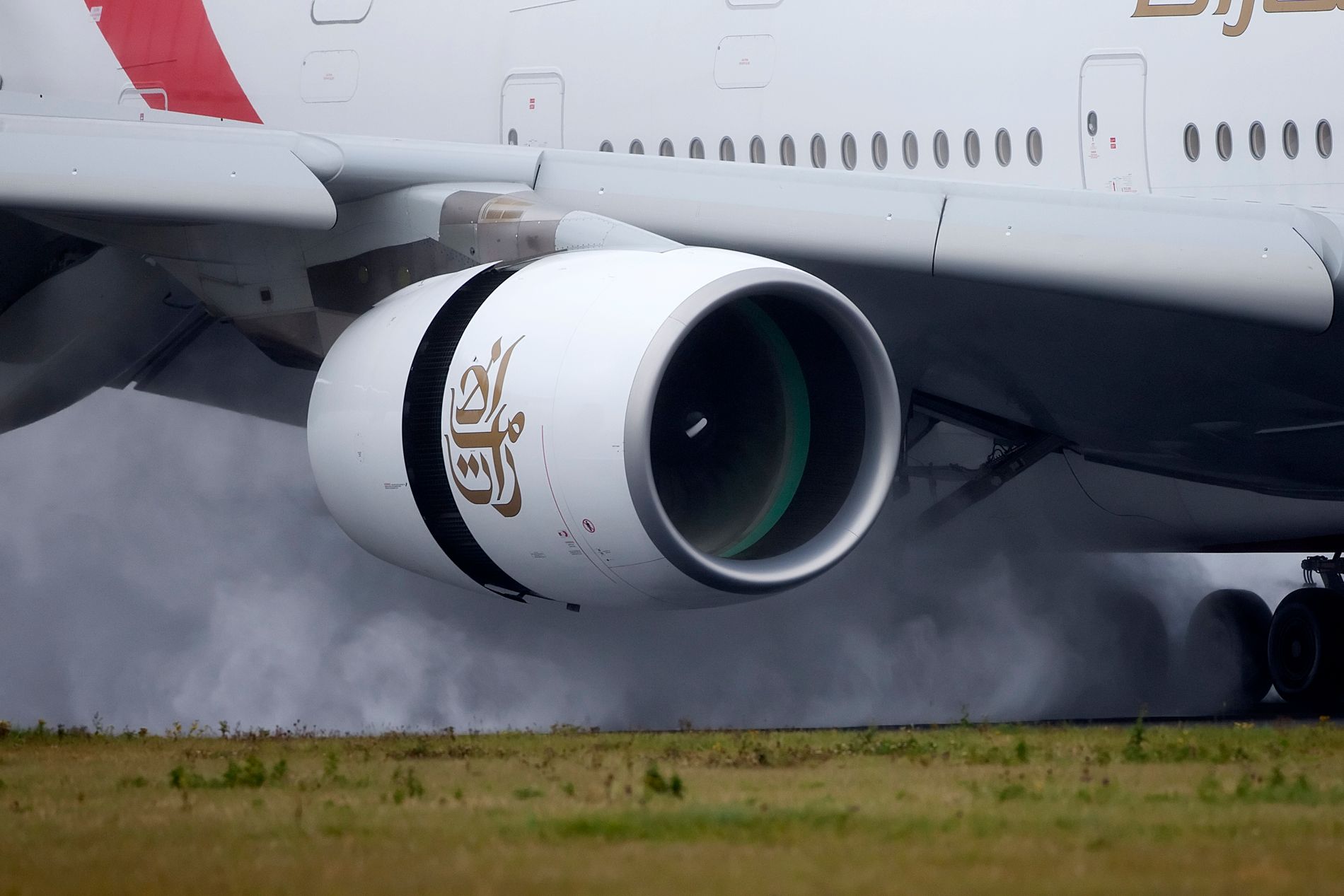 A6-EDW_A380_Emirates_engine 
