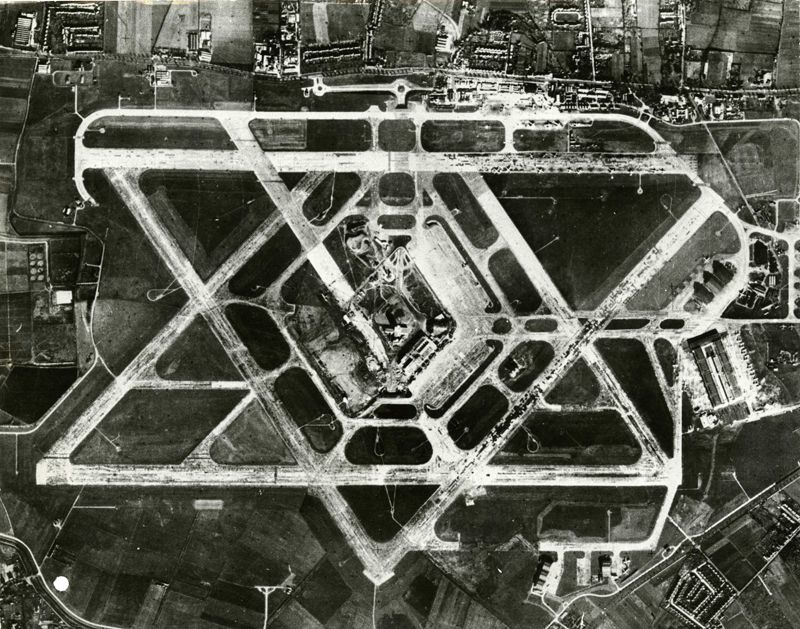 Aerial_photograph_of_Heathrow_Airport,_1955
