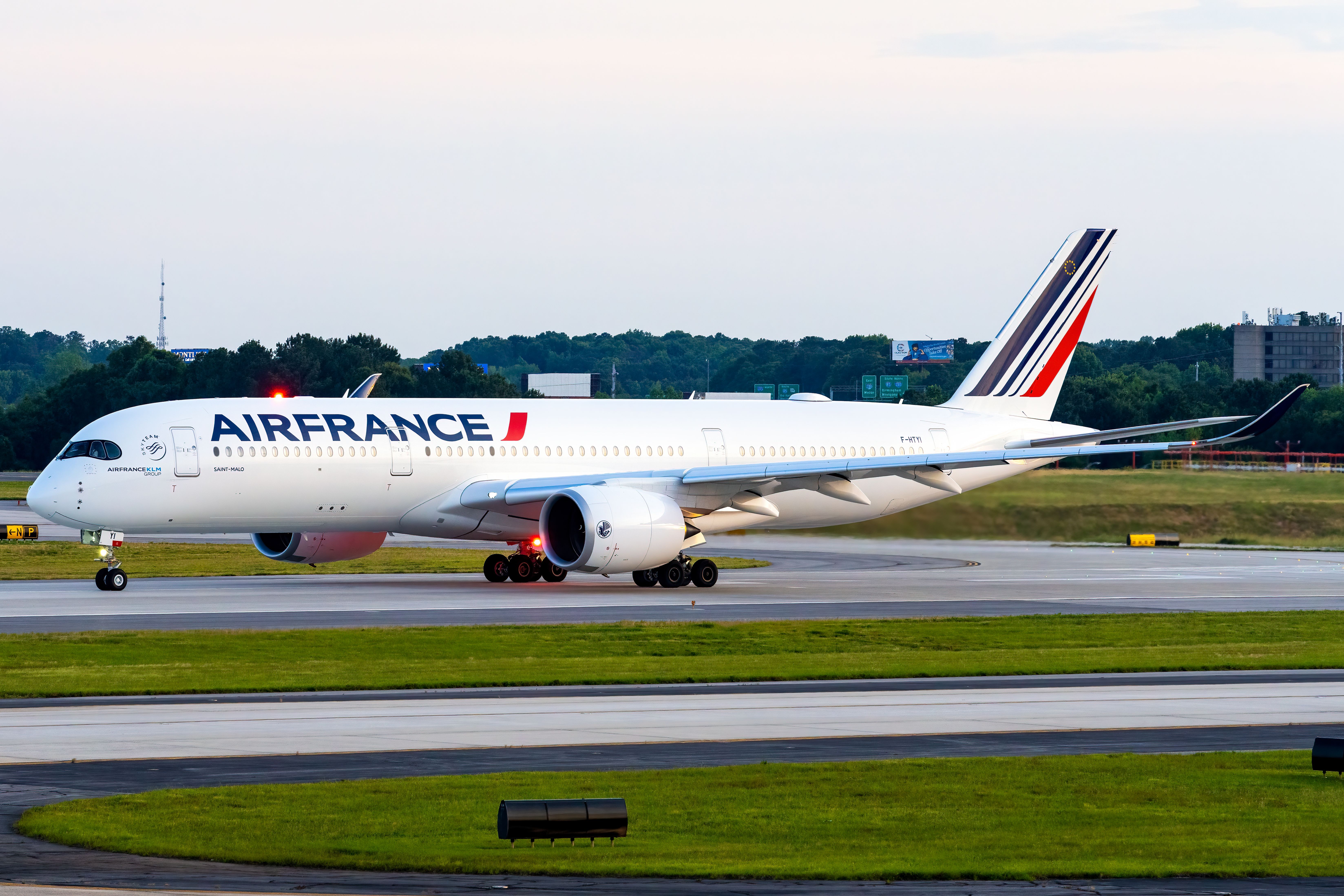 Air France Airbus A350-900 F-HTYI (1)-2