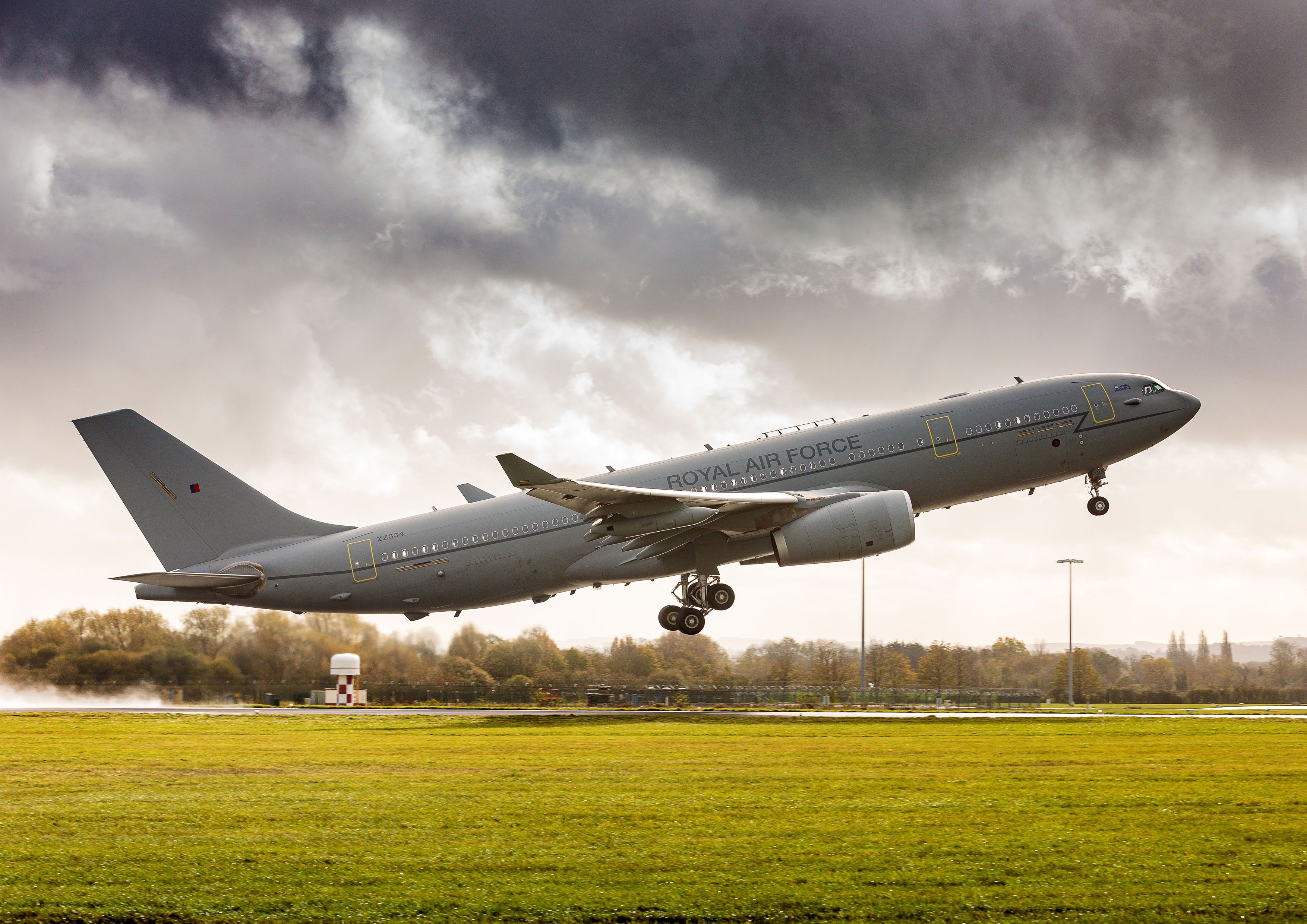 Airbus A330MRTT completes first 100% SAF test flight on both engines (MoD Crown Copyright)