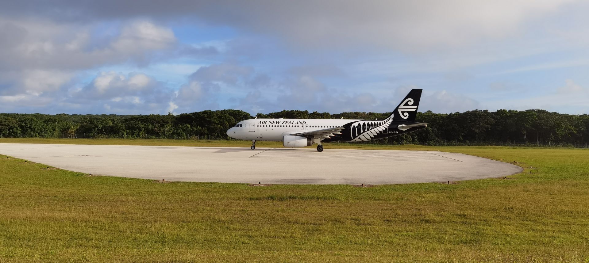 Air New Zealand on tarmac at IUE