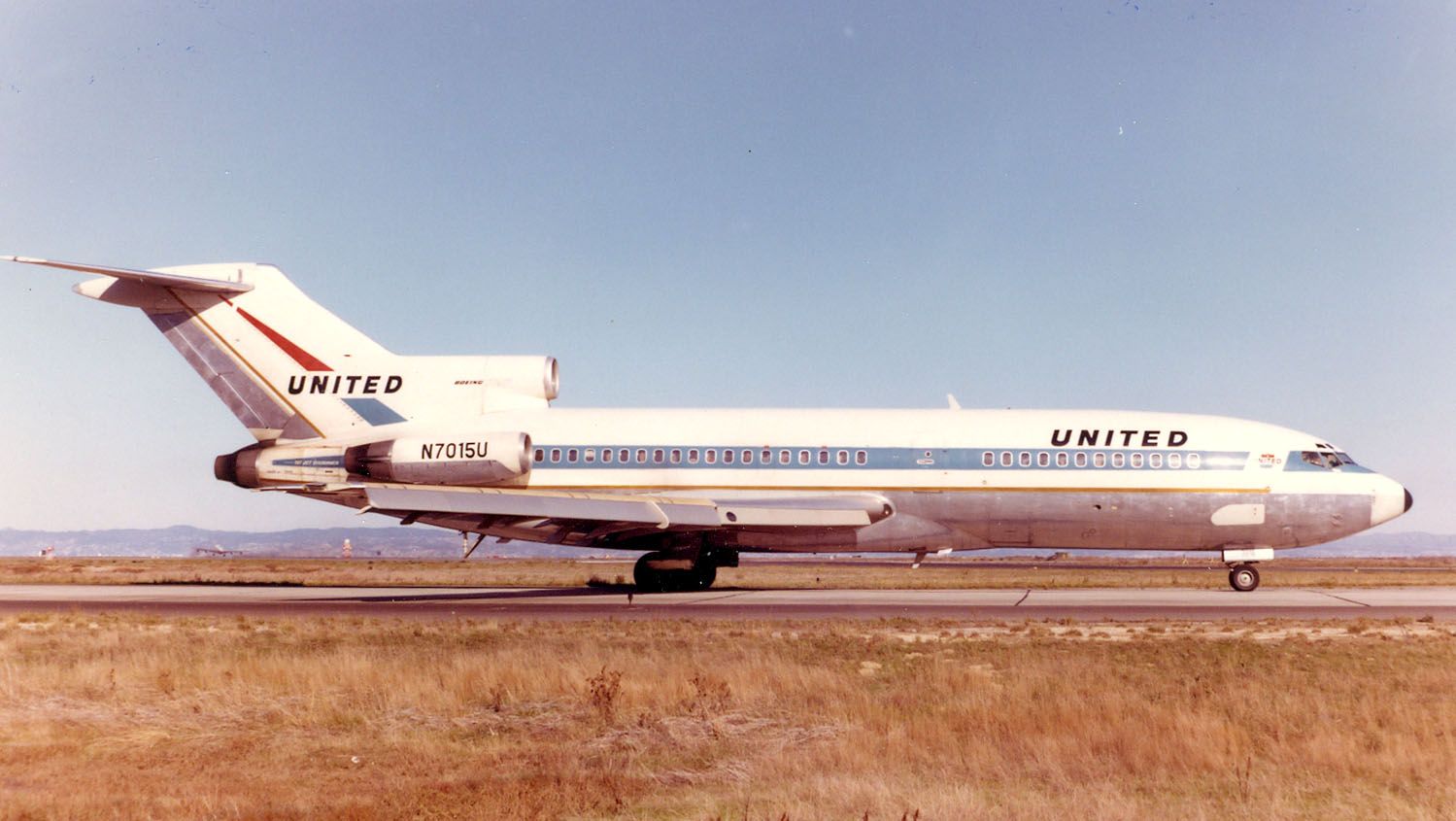 A United Airlines Boeing 727 on a taxiway.