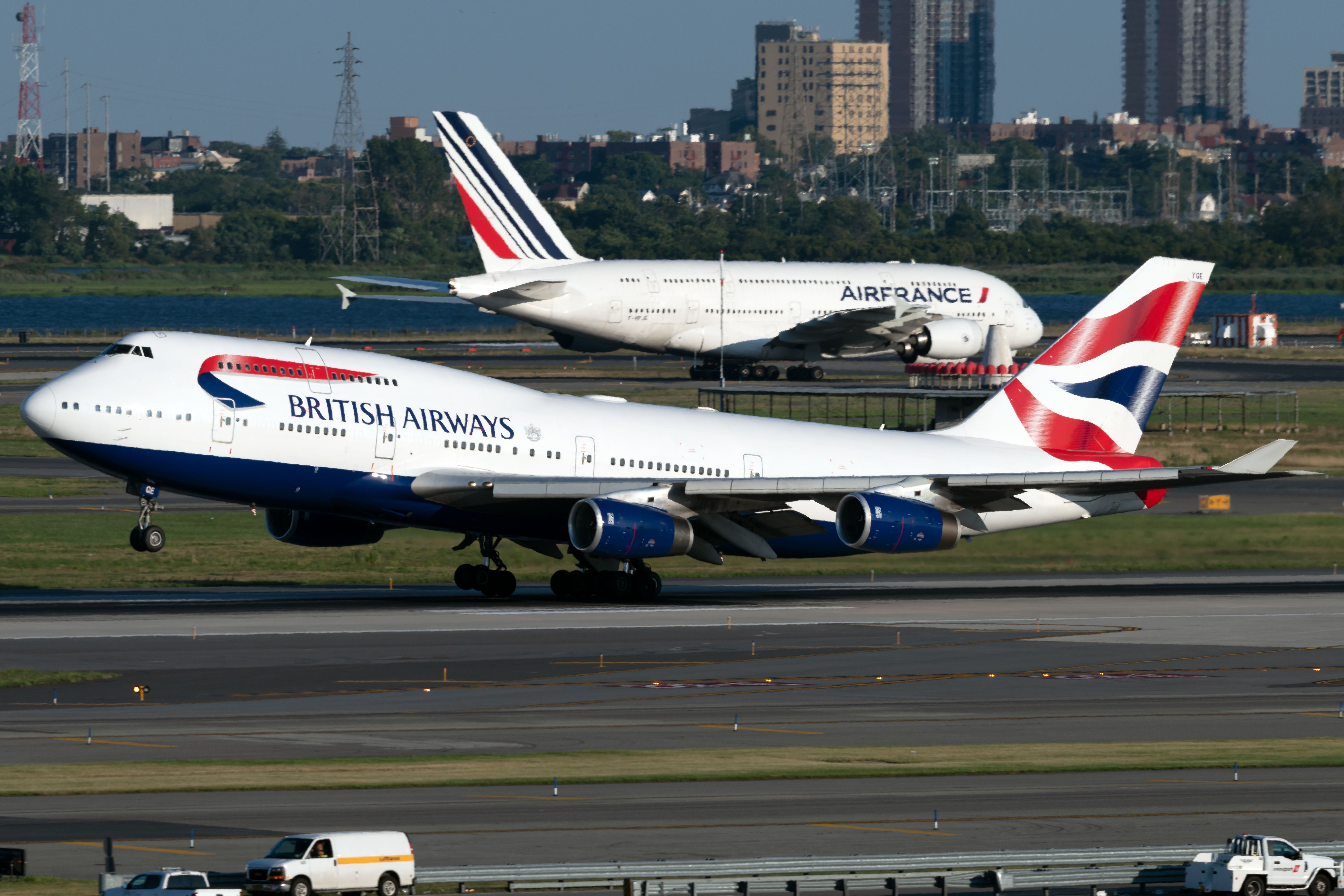 British Airways Boeing 747-436 G-BYGE (2)-1