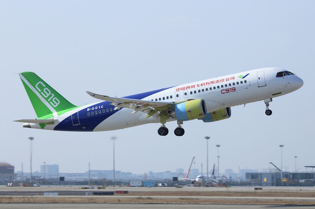 COMAC C919 Taking Off