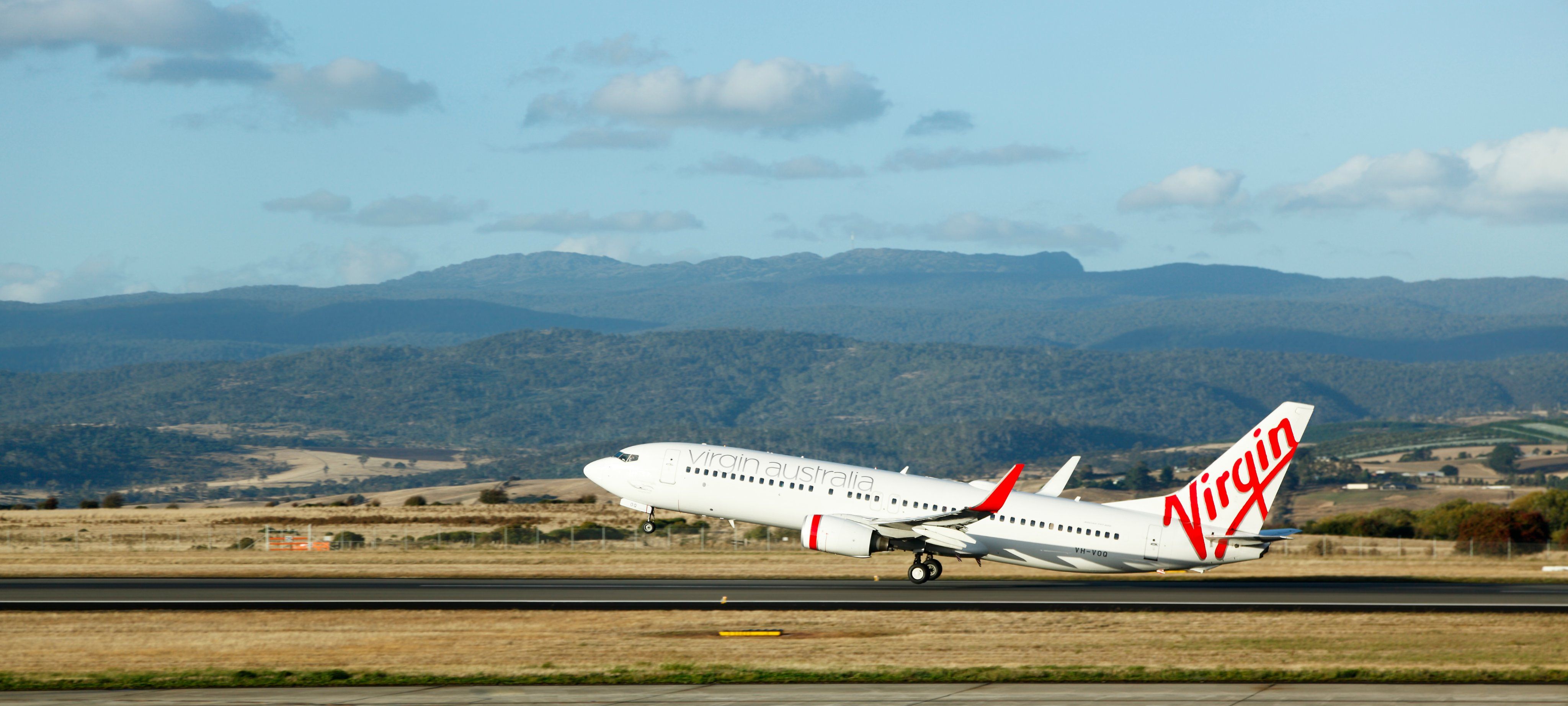 Virgin Australia Boeing 737-800 taking off.