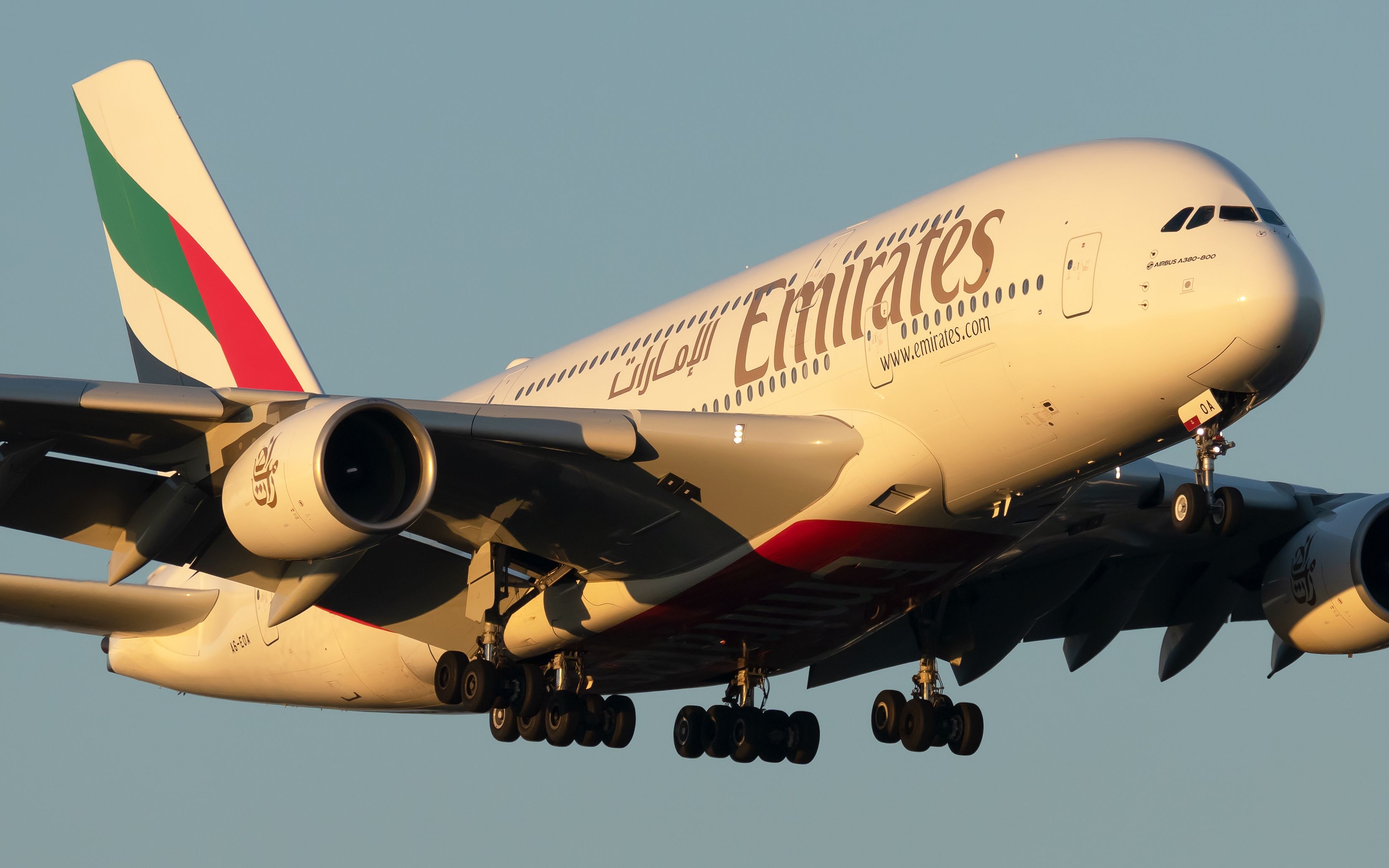 Emirates Airbus A380-800 A6-EOA (3)