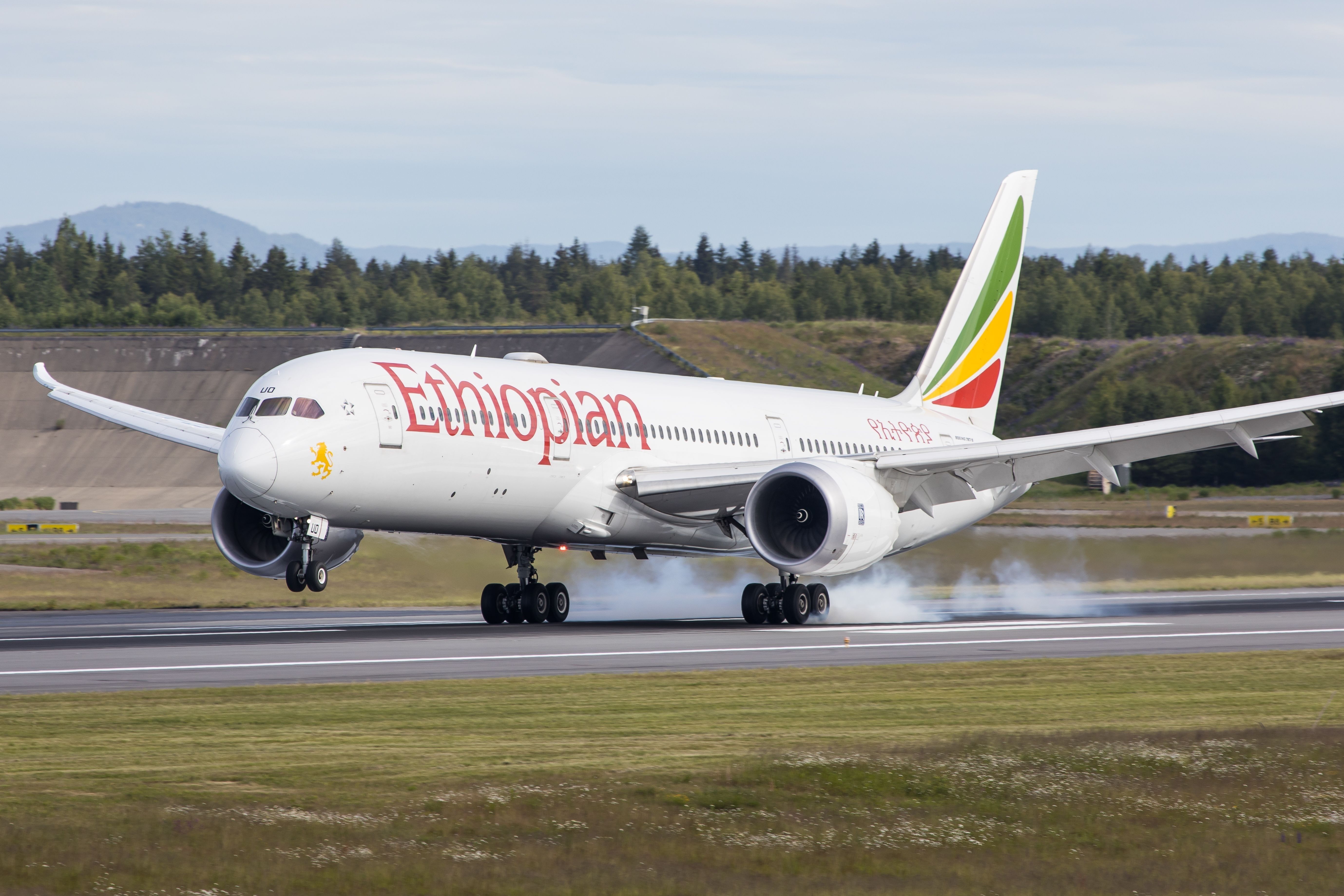 Ethiopian Airlines 787-9 landing-1