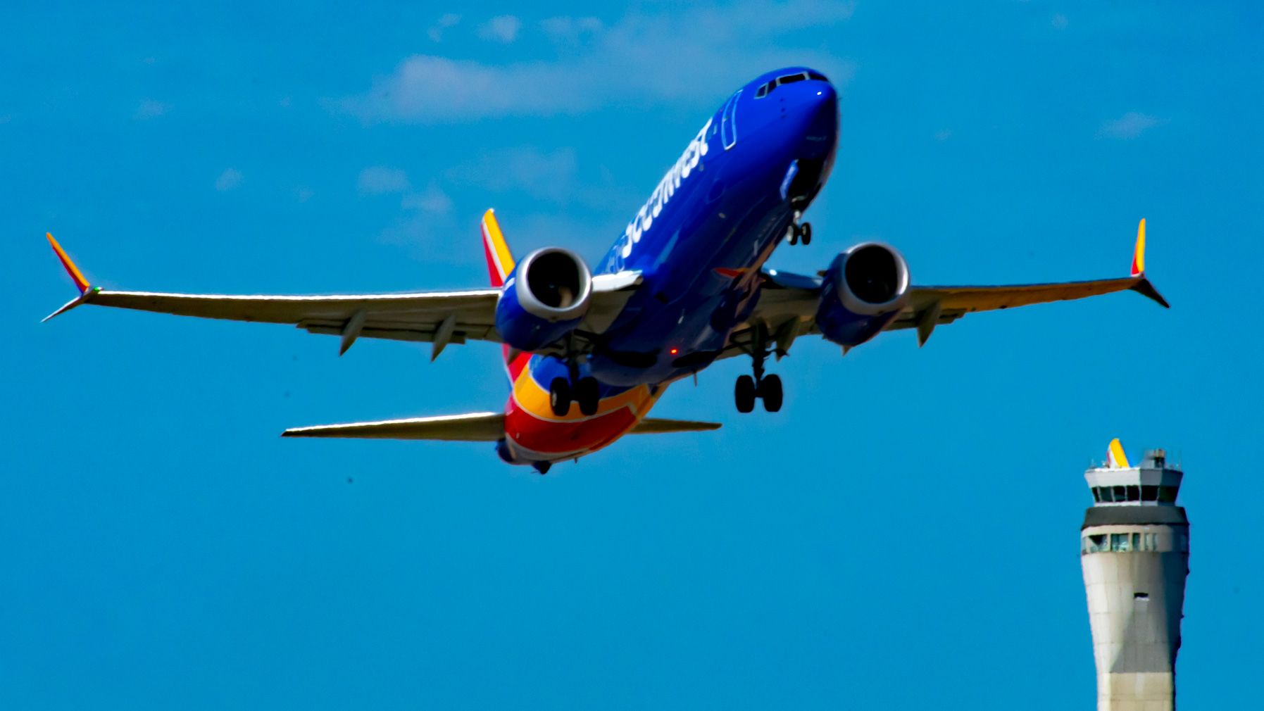 Southwest 737 MAX 8 Climbing Out