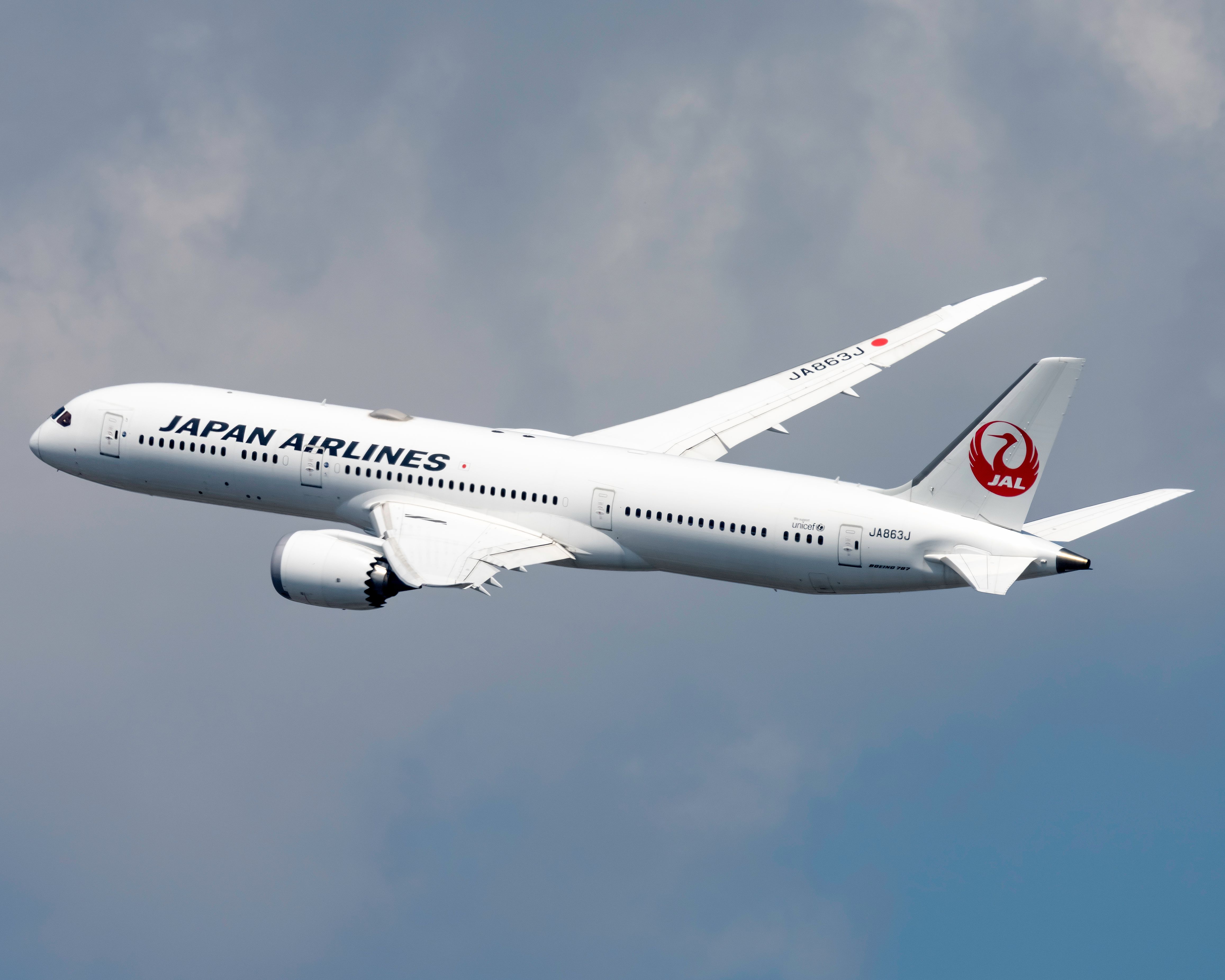 Japan Airlines Boeing 787-9 Dreamliner JA863J inflight.