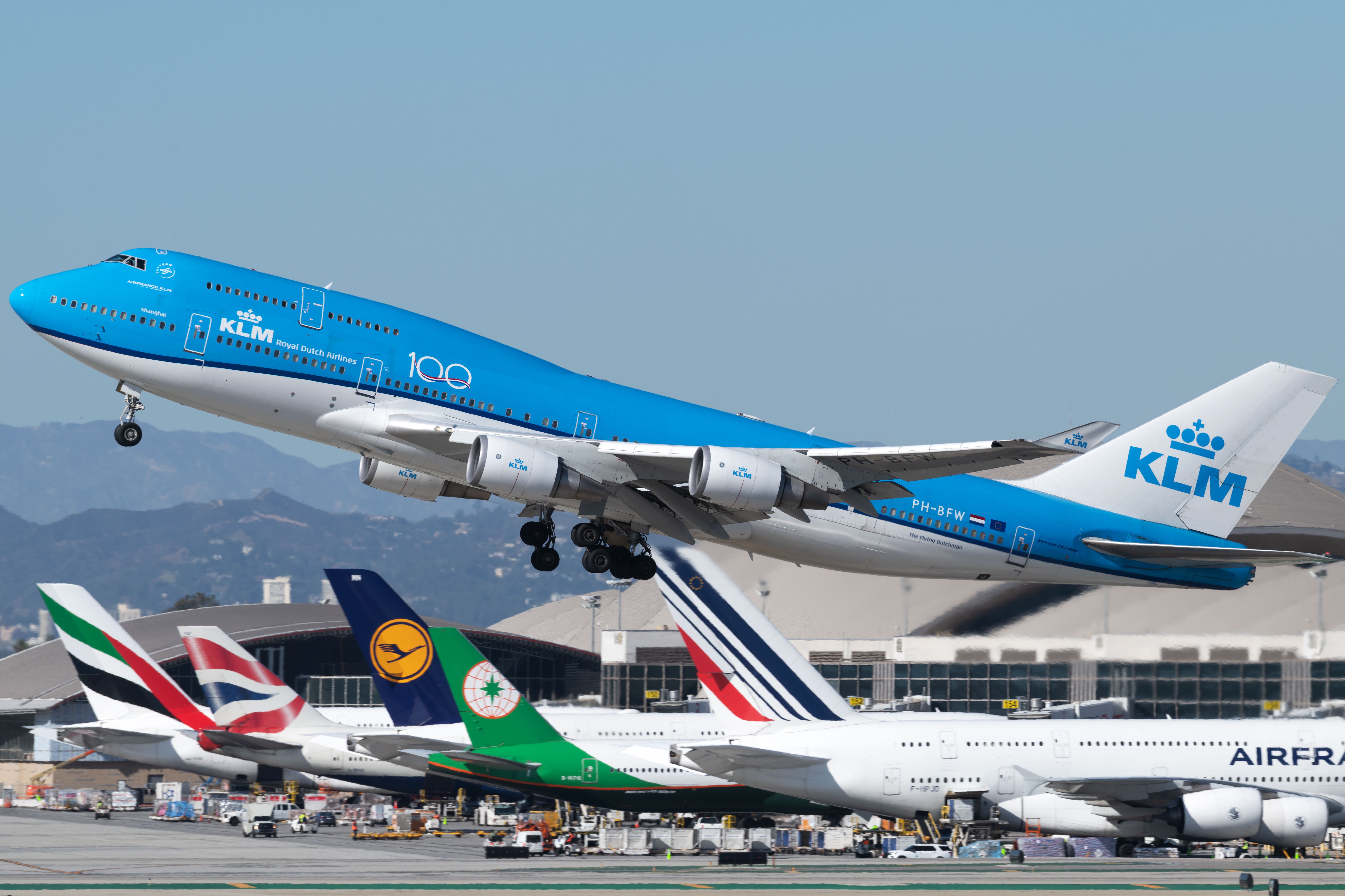 KLM Boeing 747-406(M) PH-BFW (1)-1