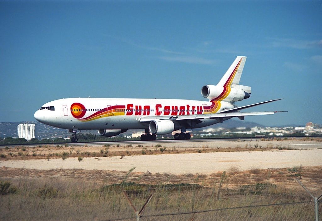 Sun Country DC-10