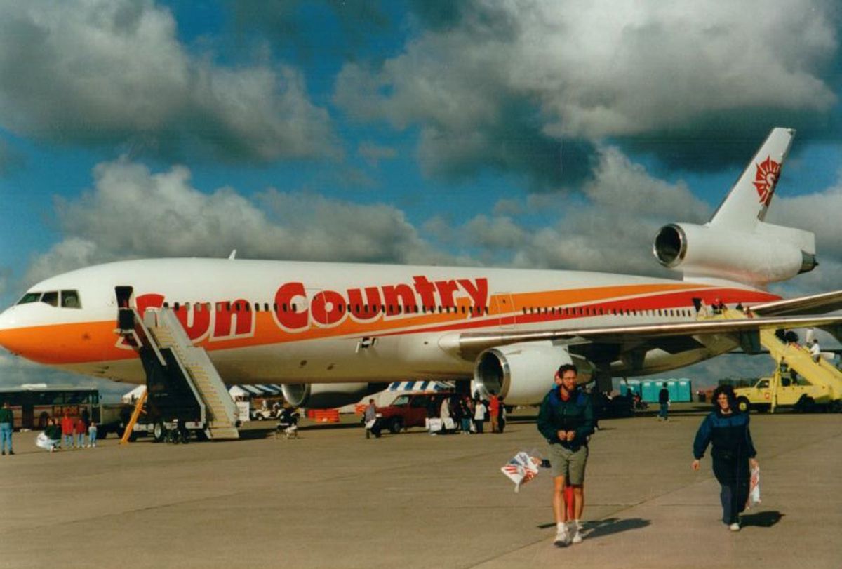 Sun Country Douglas DC-10