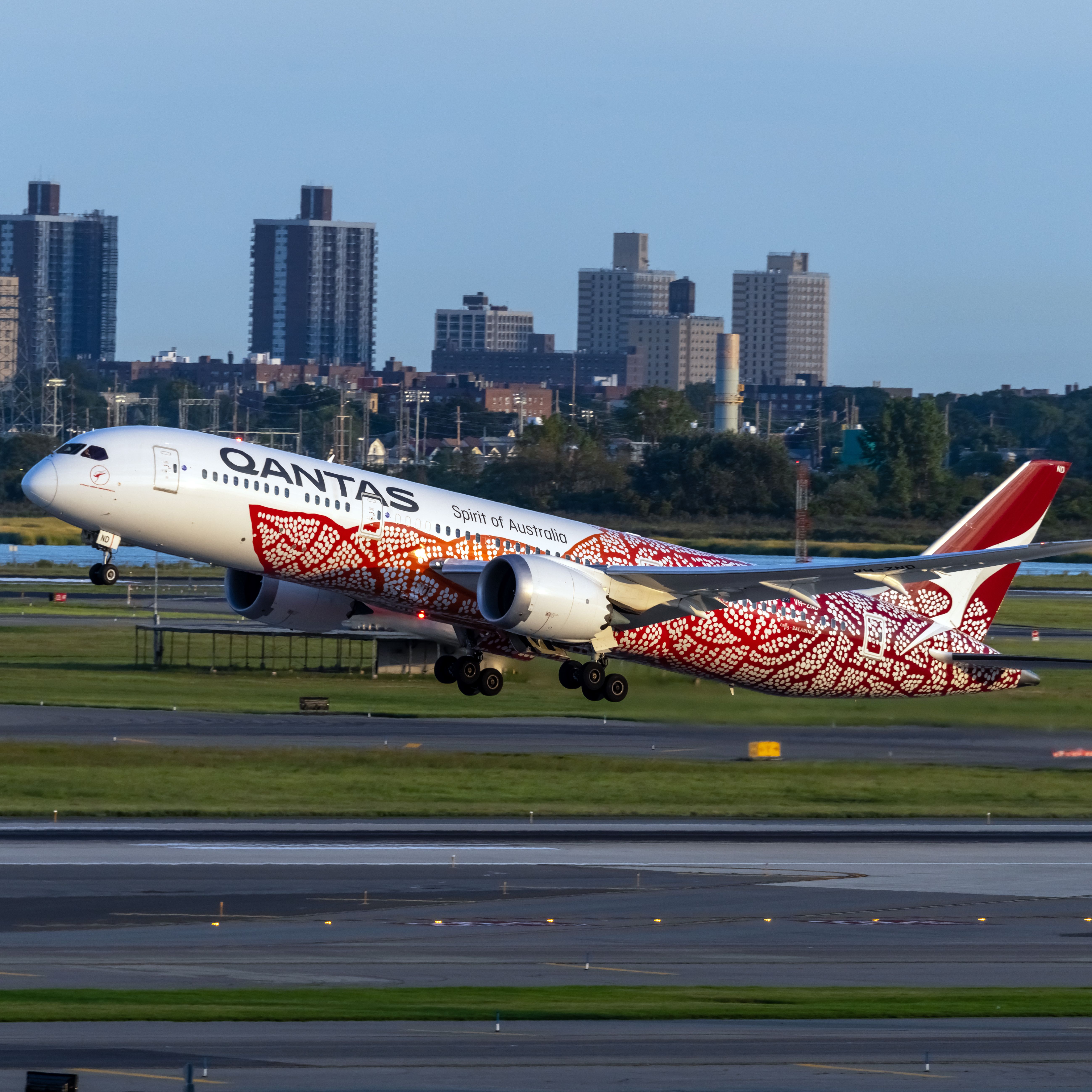 Qantas (Yam Dreaming Livery) Boeing 787-9 Dreamliner VH-ZND (4) (1)