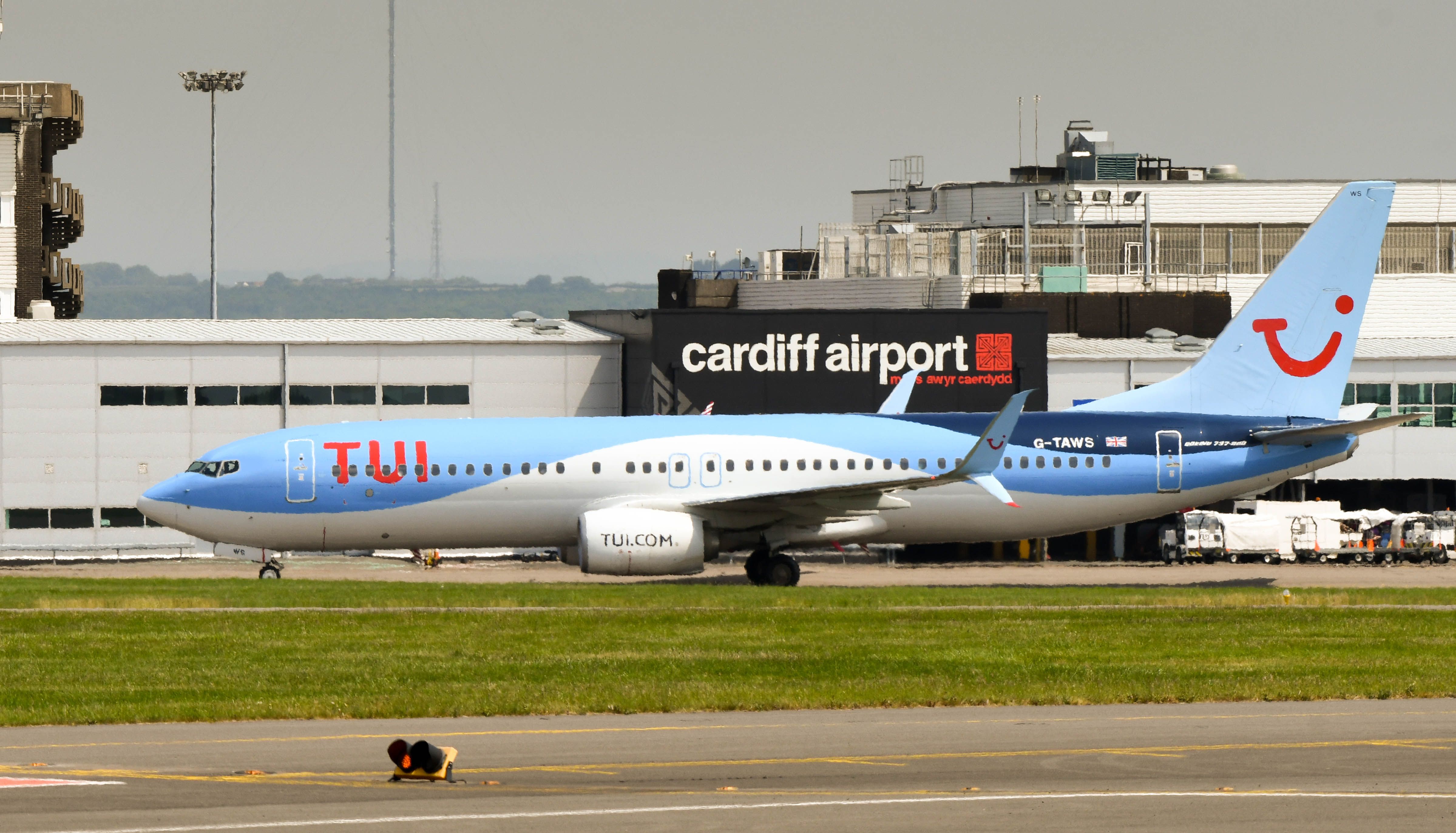 TUI Boeing 737 Cardiff