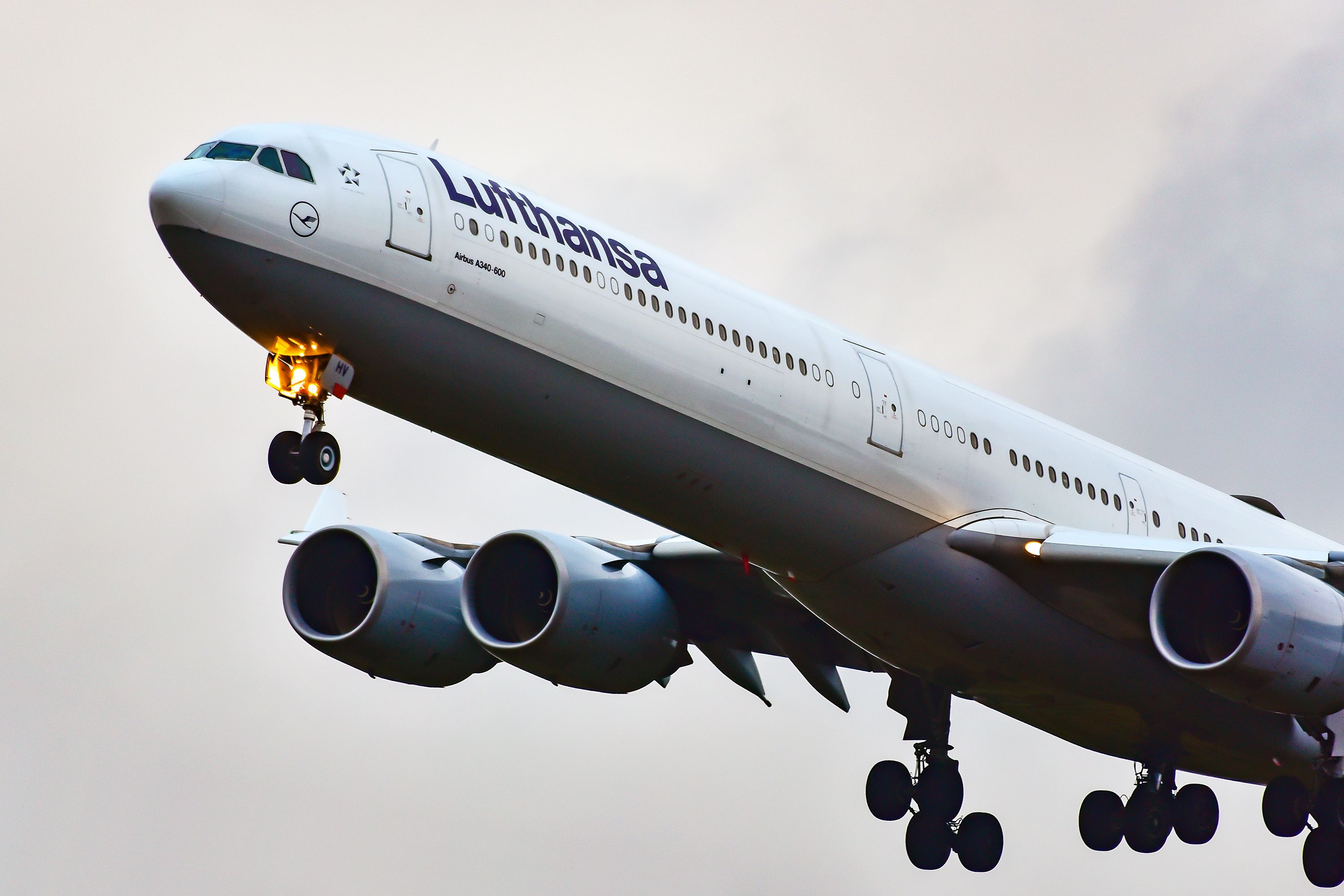 Lufthansa Airbus A340-600