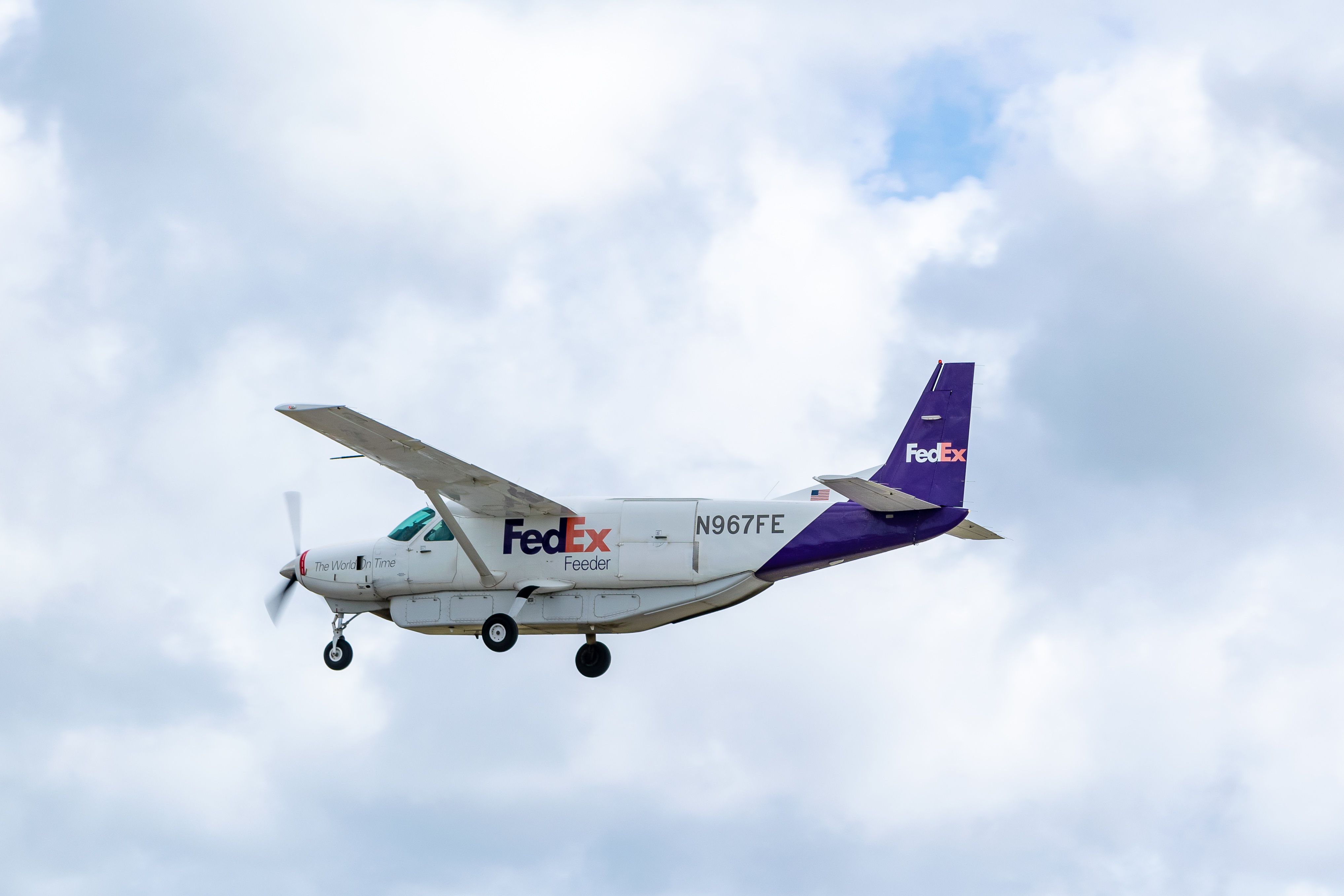 FedEx Feeder aircraft, a Cessna 208B Super Cargomaster N967FE