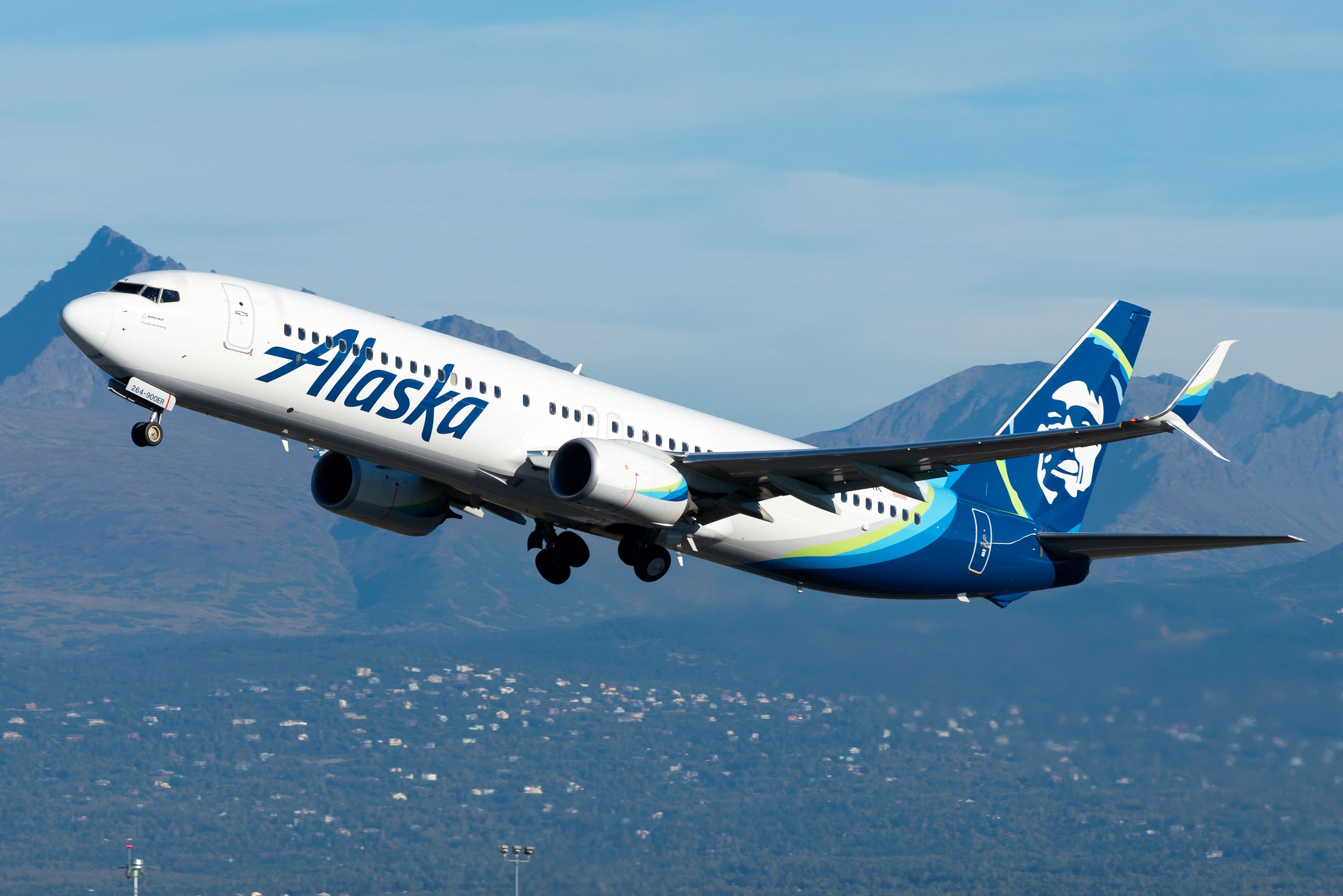 Alaska Airlines Boeing 737-900