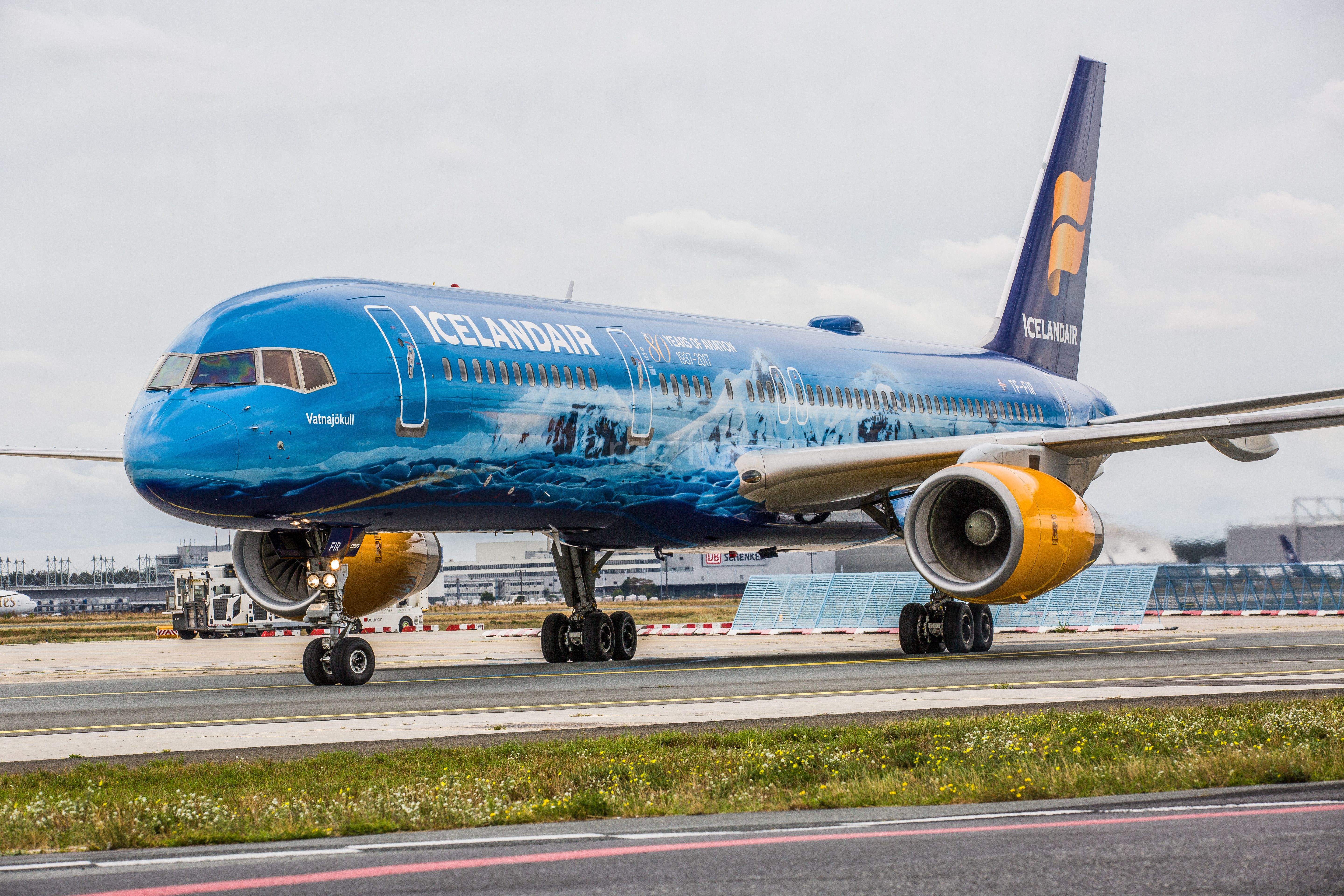 An Icelandair Boeing 757 taxiing to the runway.