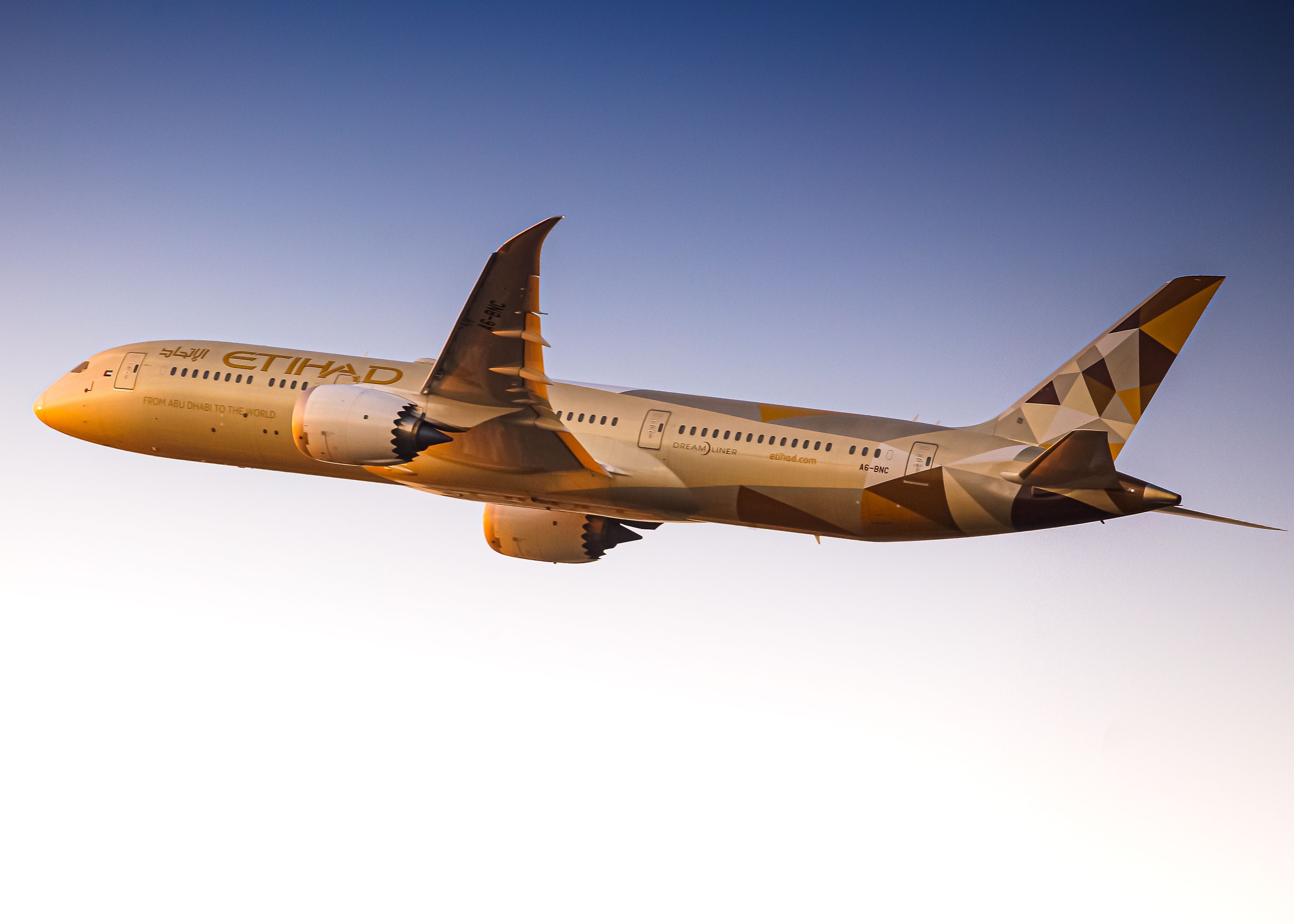 Etihad 787-9 takes off