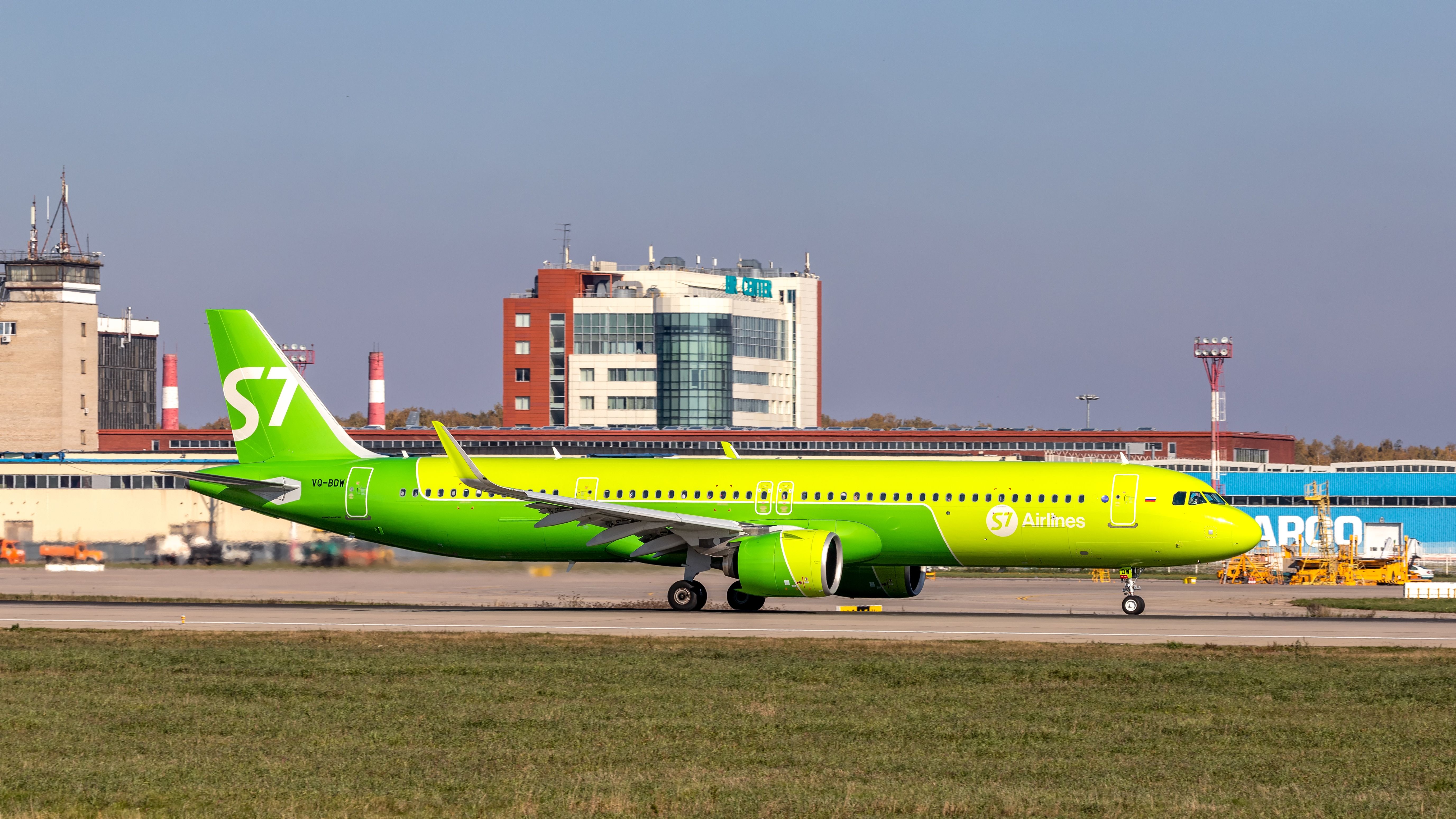 Airbus A321neo belonging to S7