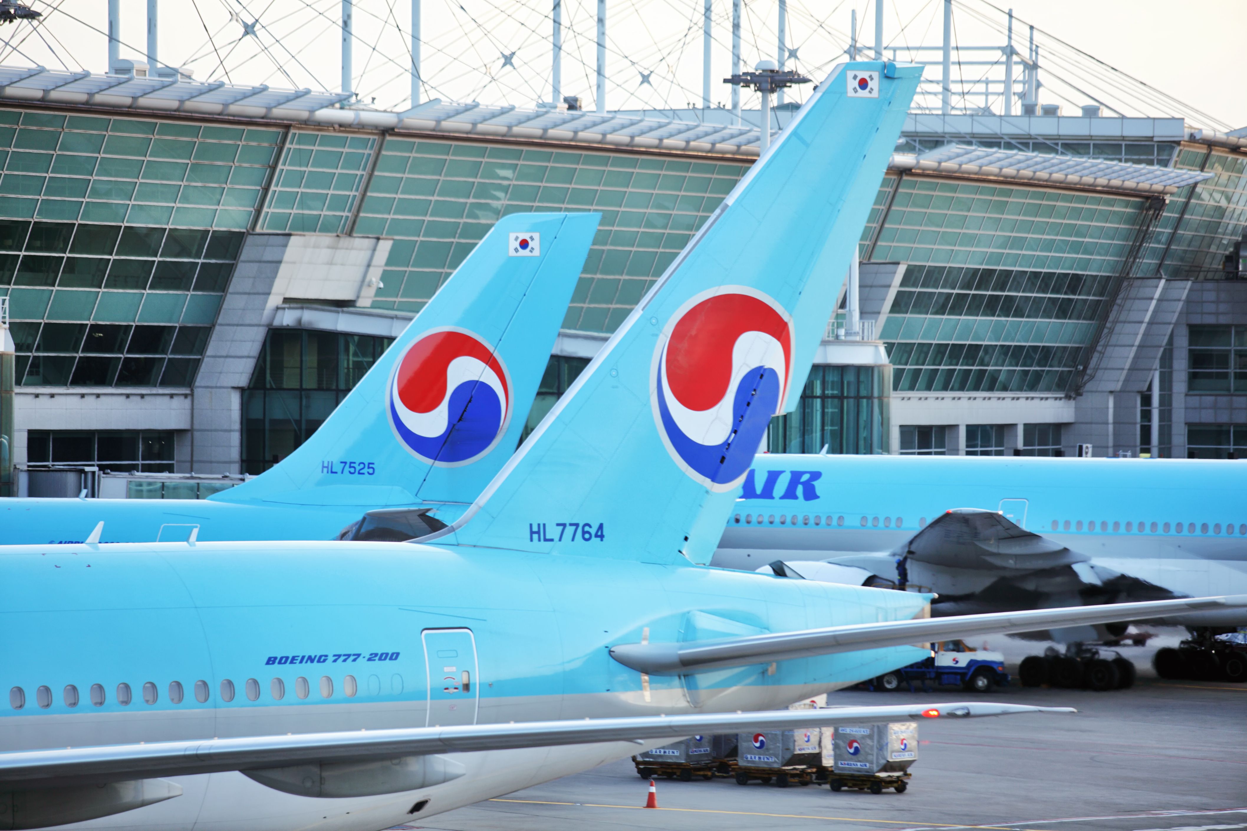 Korean Air Boeing 777-200s at Seoul Incheon Airport