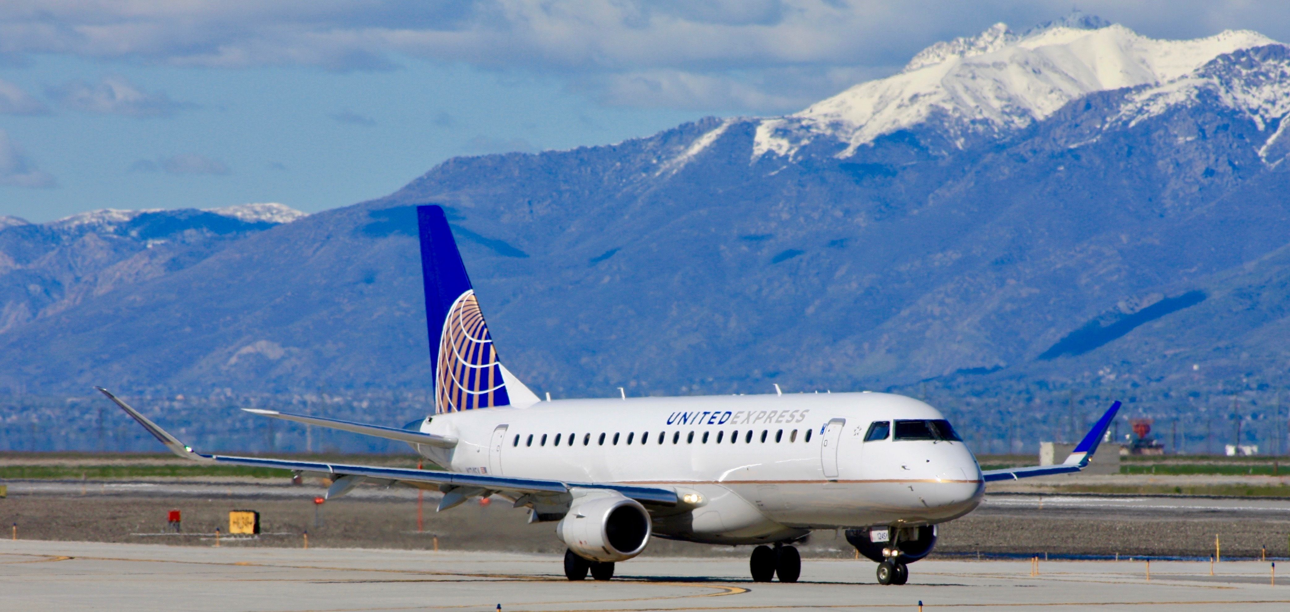 United Express Embraer E175 at Salt Lake City International Airport