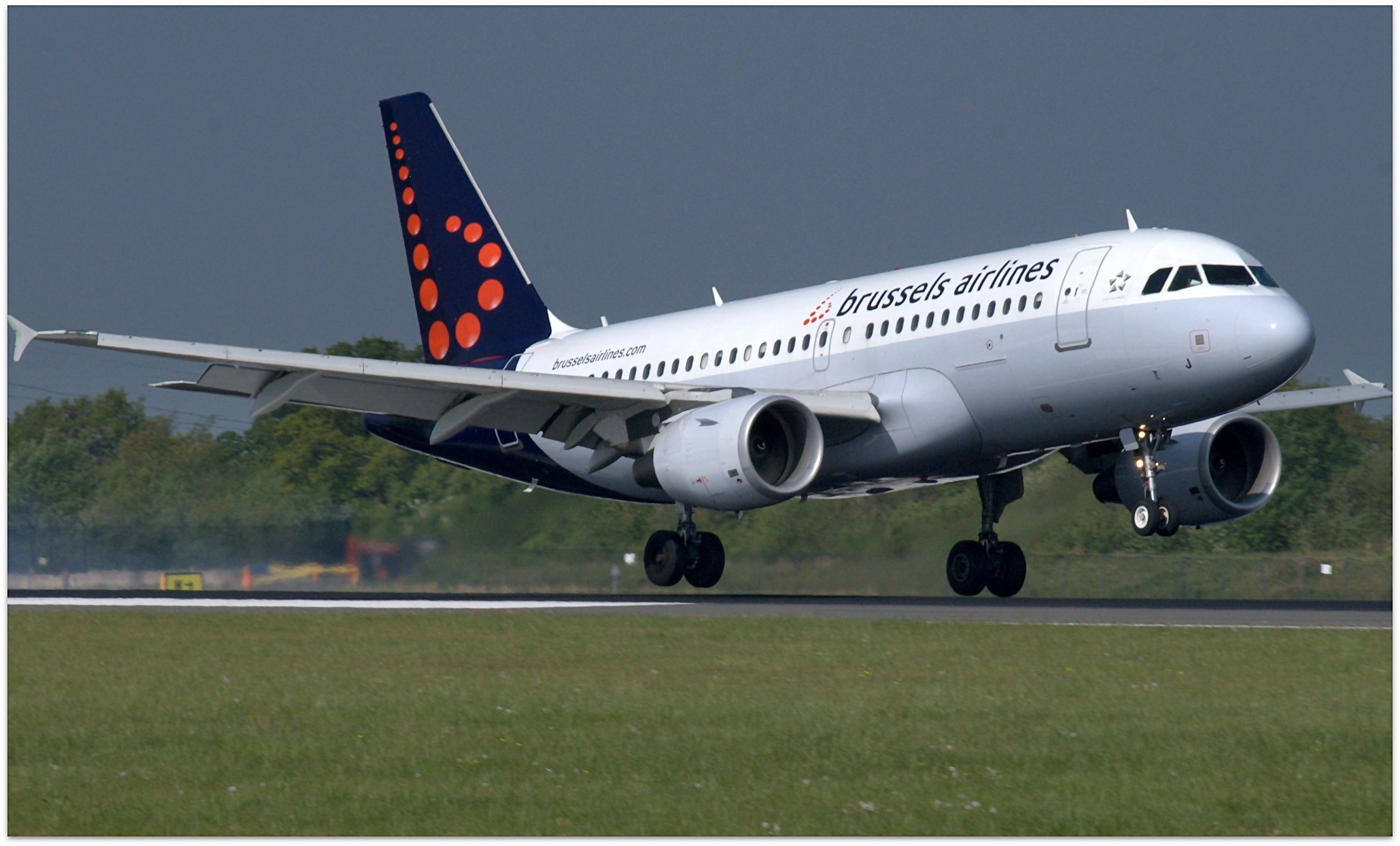 SNBEL Brussels Airlines Airbus A319 OO-SSJ