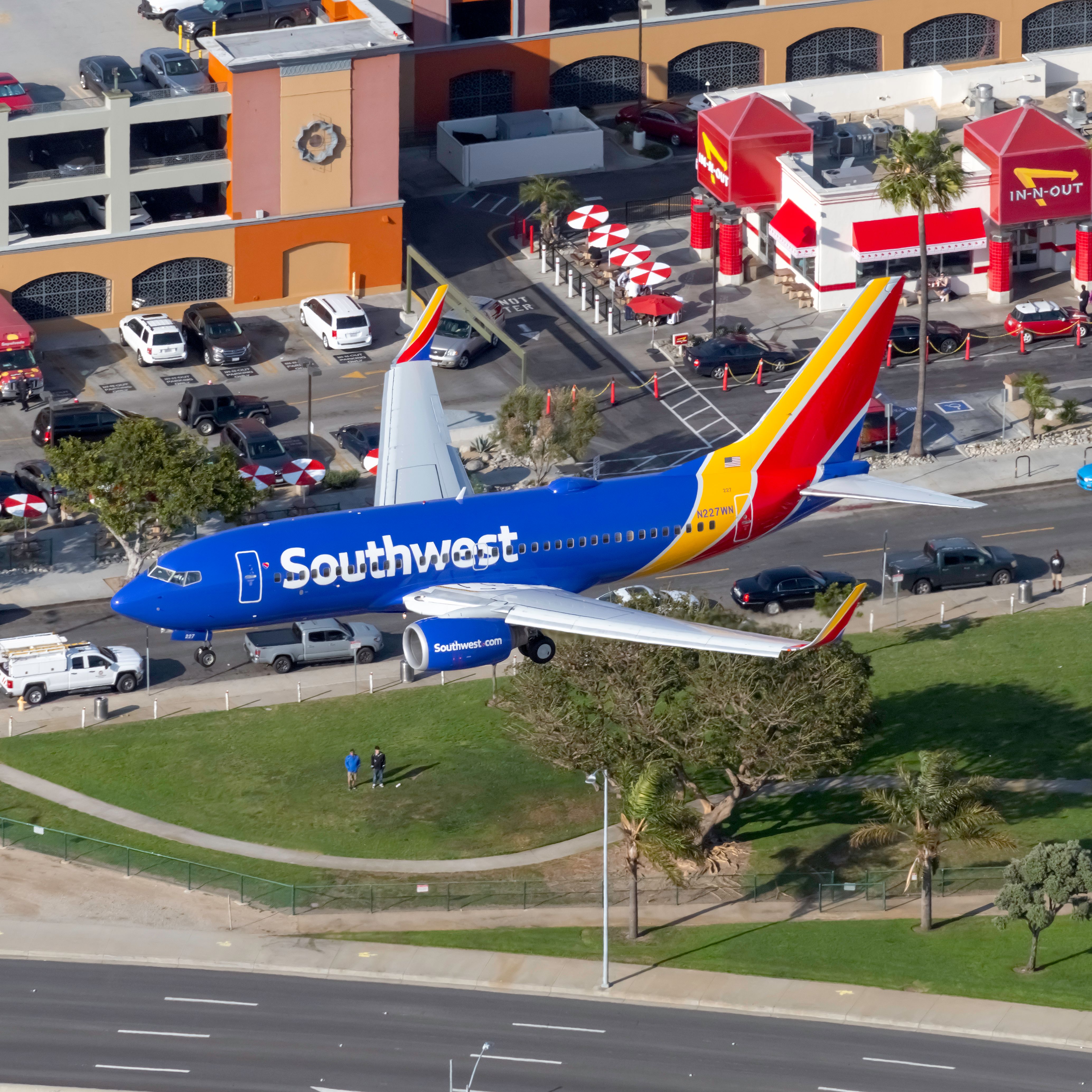 Boeing 737-7H4 N227WN de Southwest Airlines à l'approche de l'aéroport international de Los Angeles. 