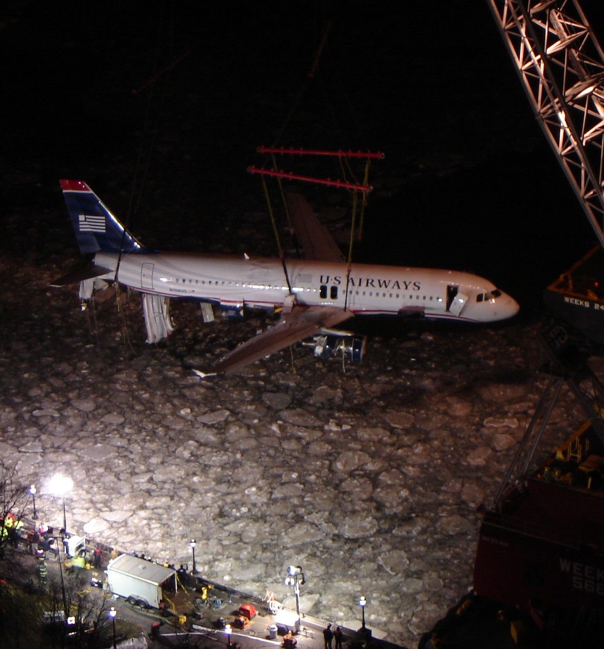 USAirways-1549 being lifted from Hudson River