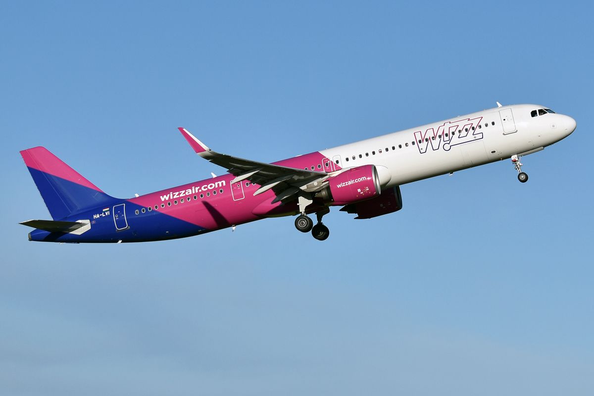 Wizz Air Airbus A321neo take off