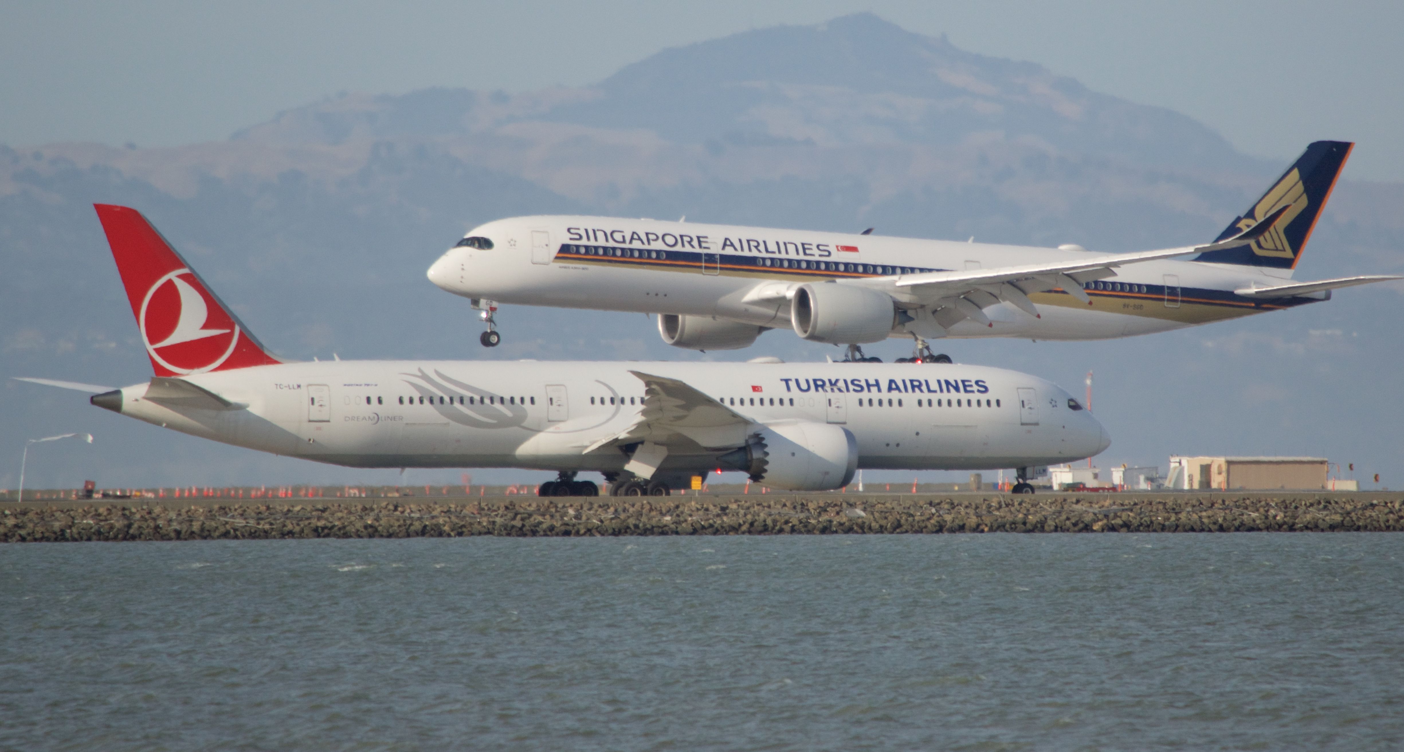 Turkish 787-8 Singapore Airlines A350-900 