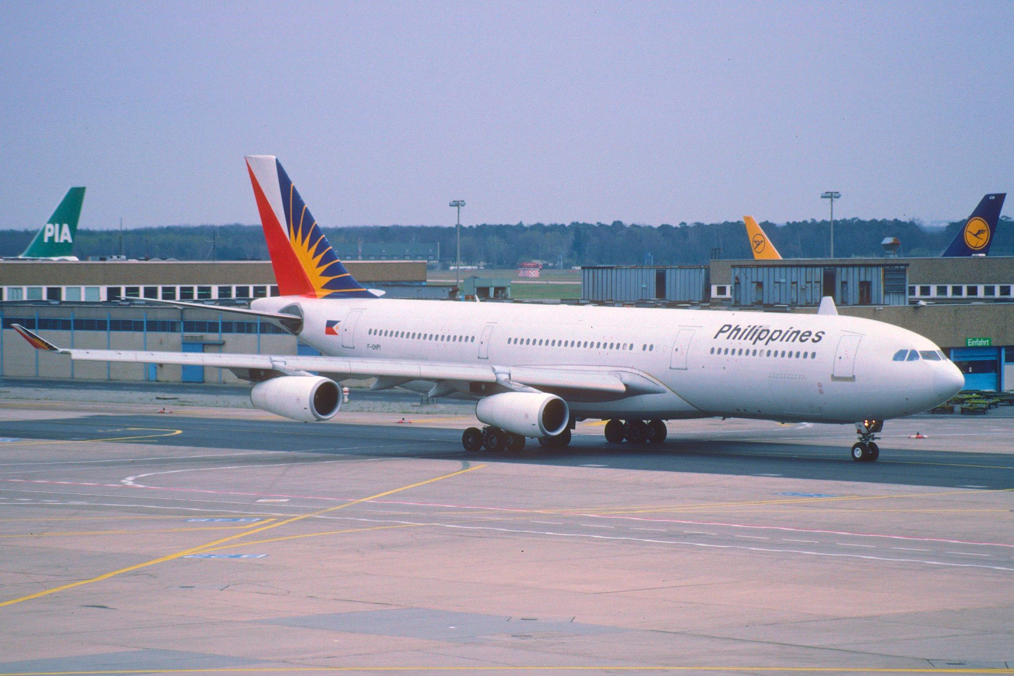 Philippine Airlines Airbus A340-200