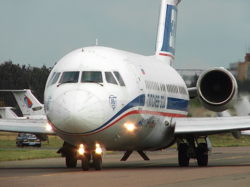 Tu-334 taxiing