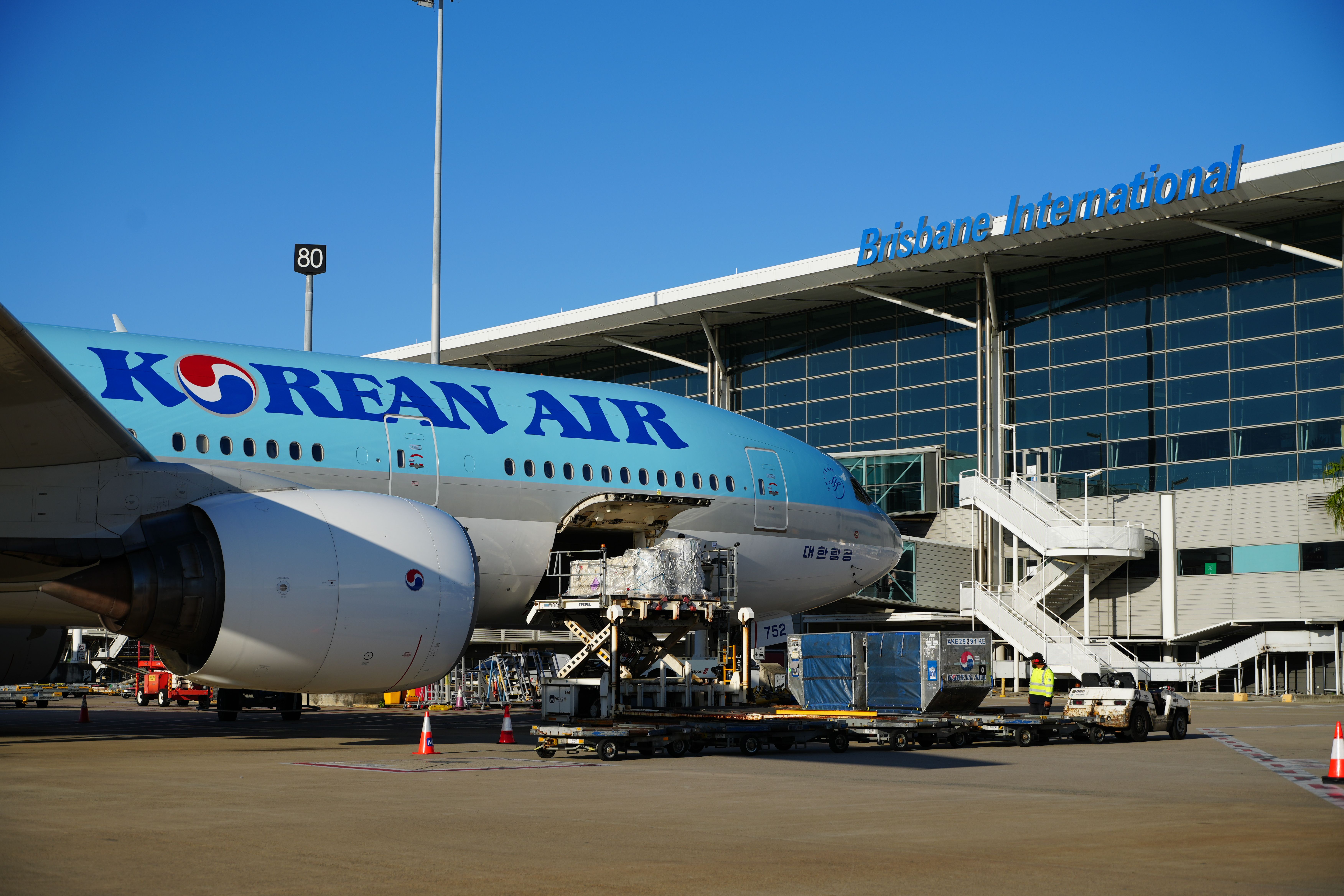 Brisbane Airport Korean Air Boeing 777-200
