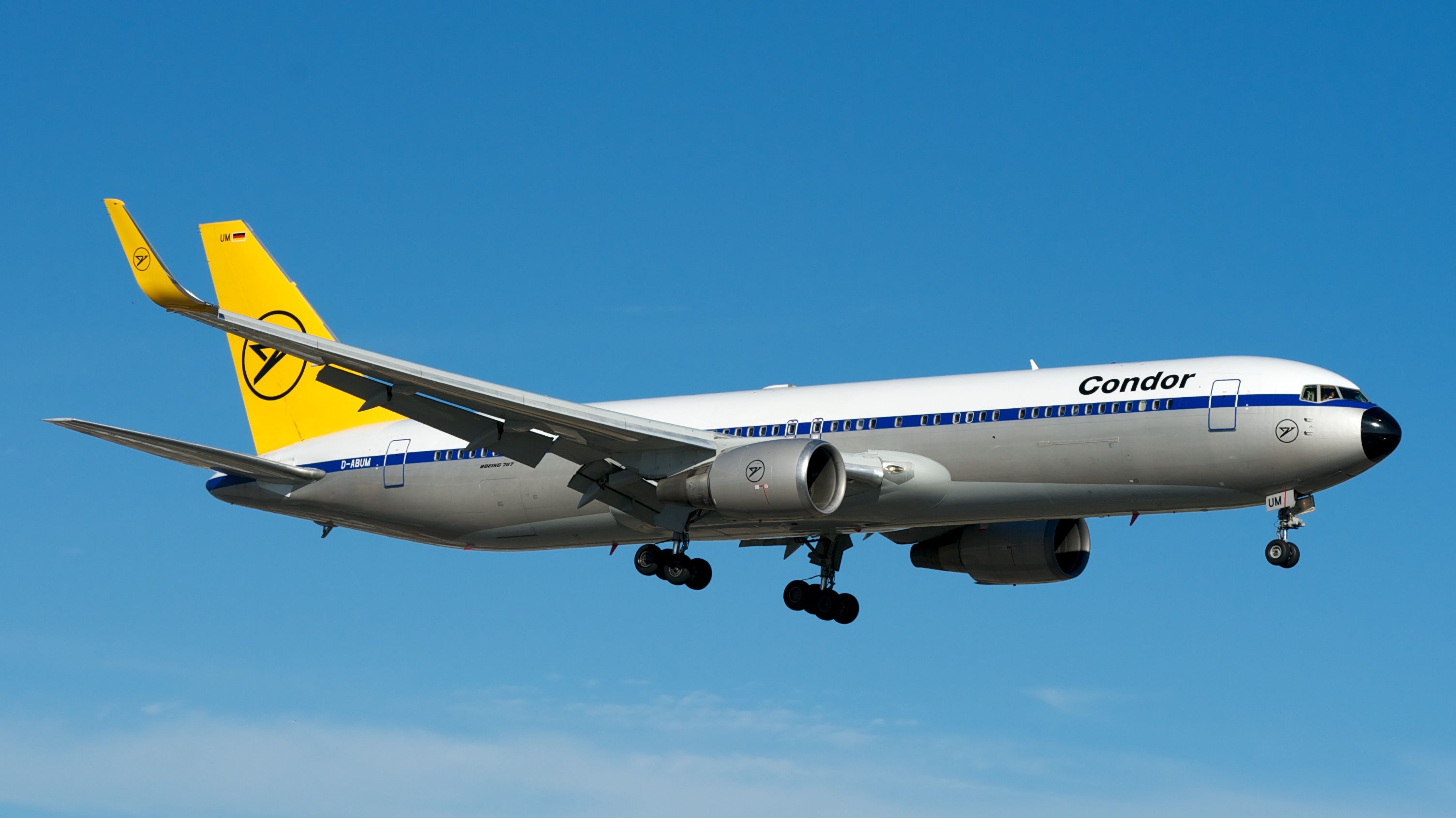 Condor_Boeing_767-300_D-ABUM_(9403125330)