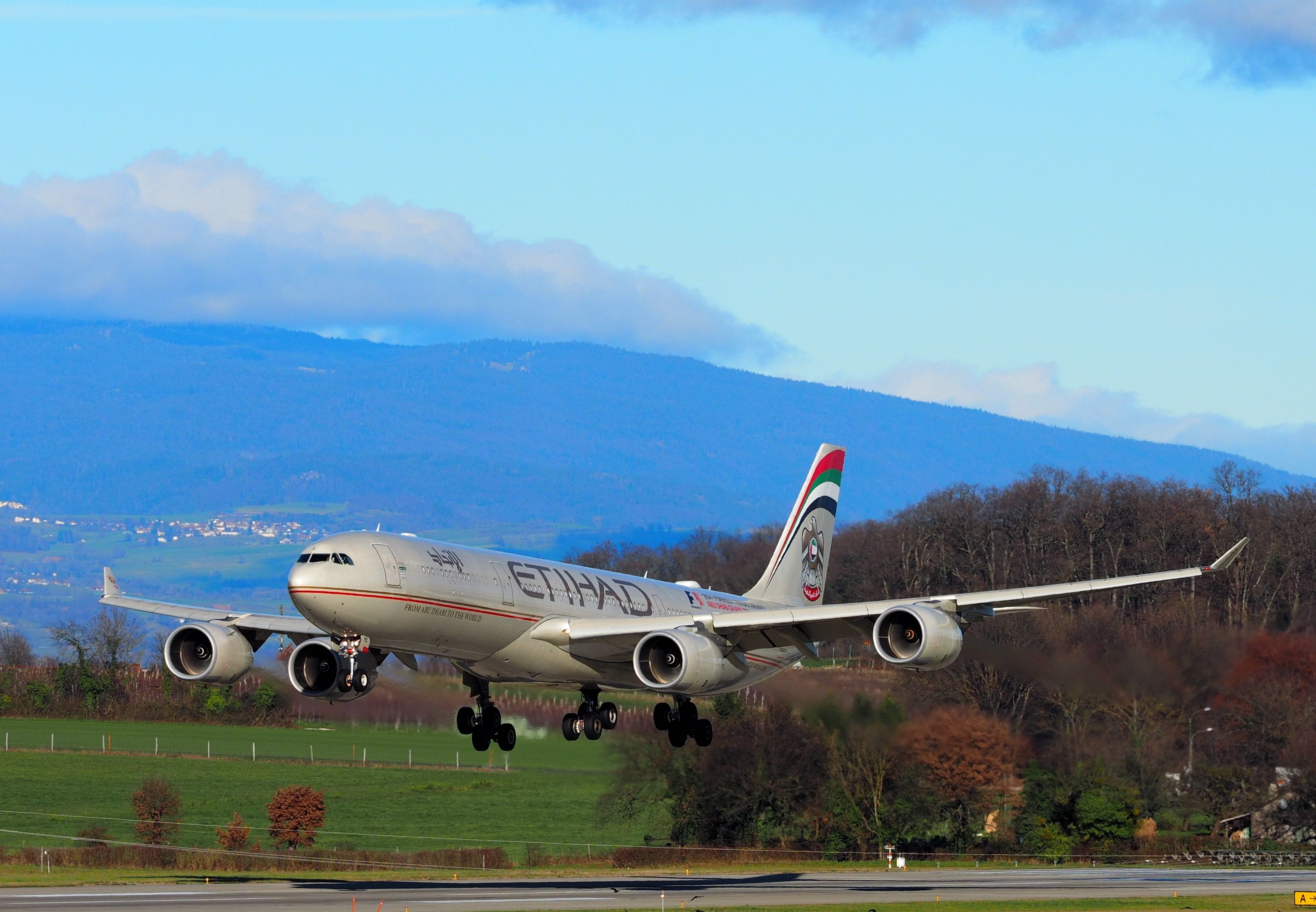 Etihad_Airways_Airbus_A340-500_landing_at_Geneva_International_Airport