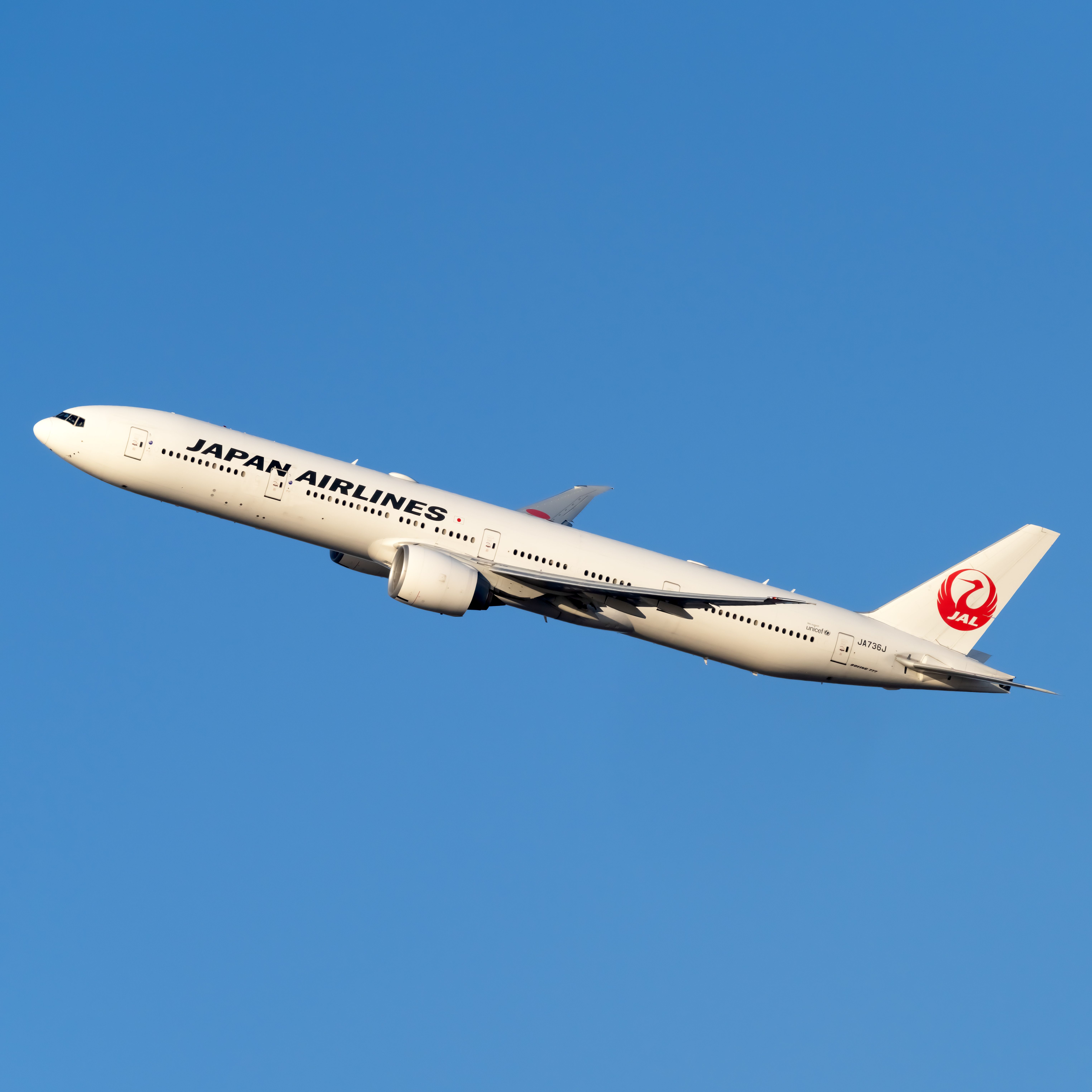 Japan-Airlines-Boeing-777-346(ER)-JA736J