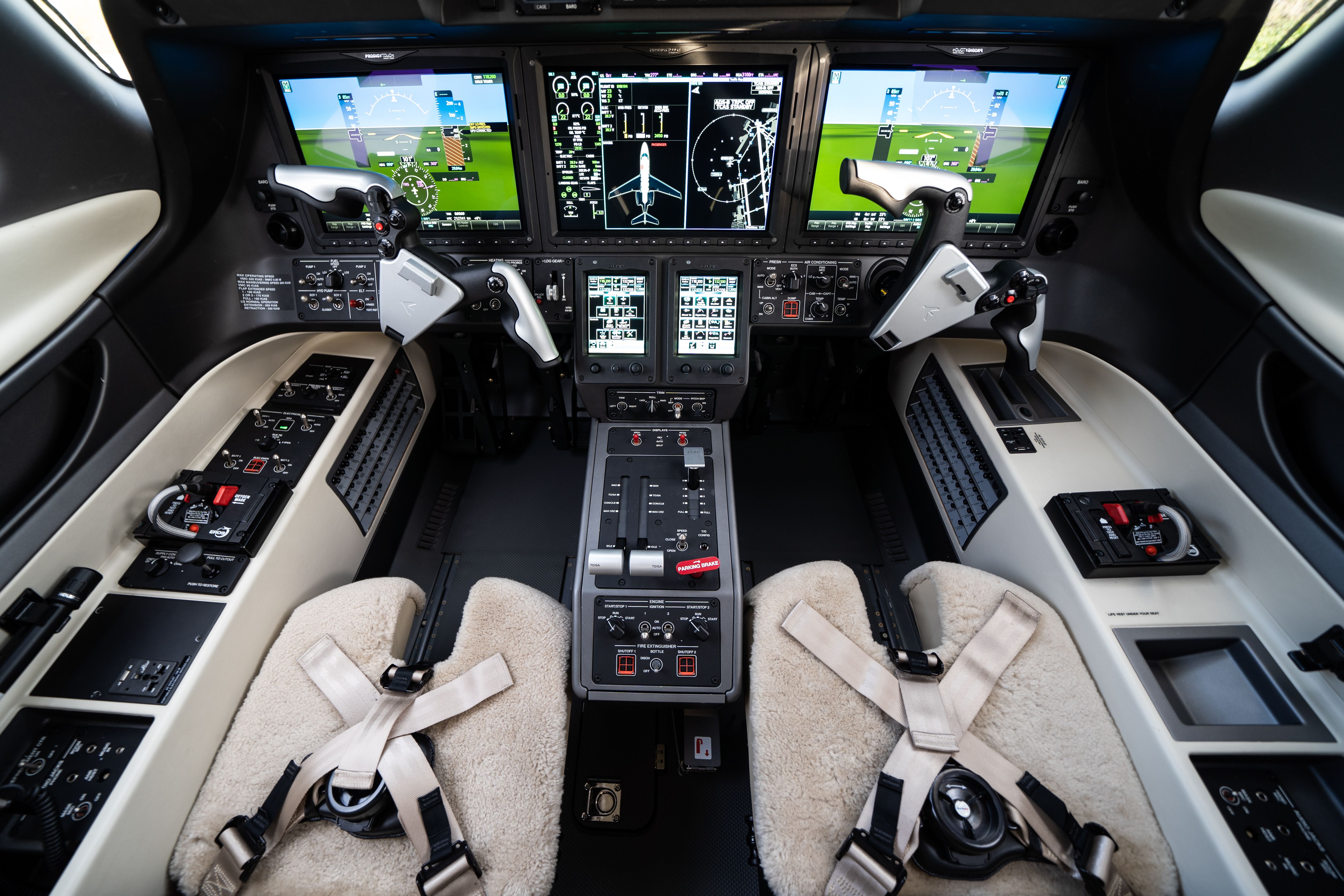 Phenom-300E Flight-Deck - Embraer