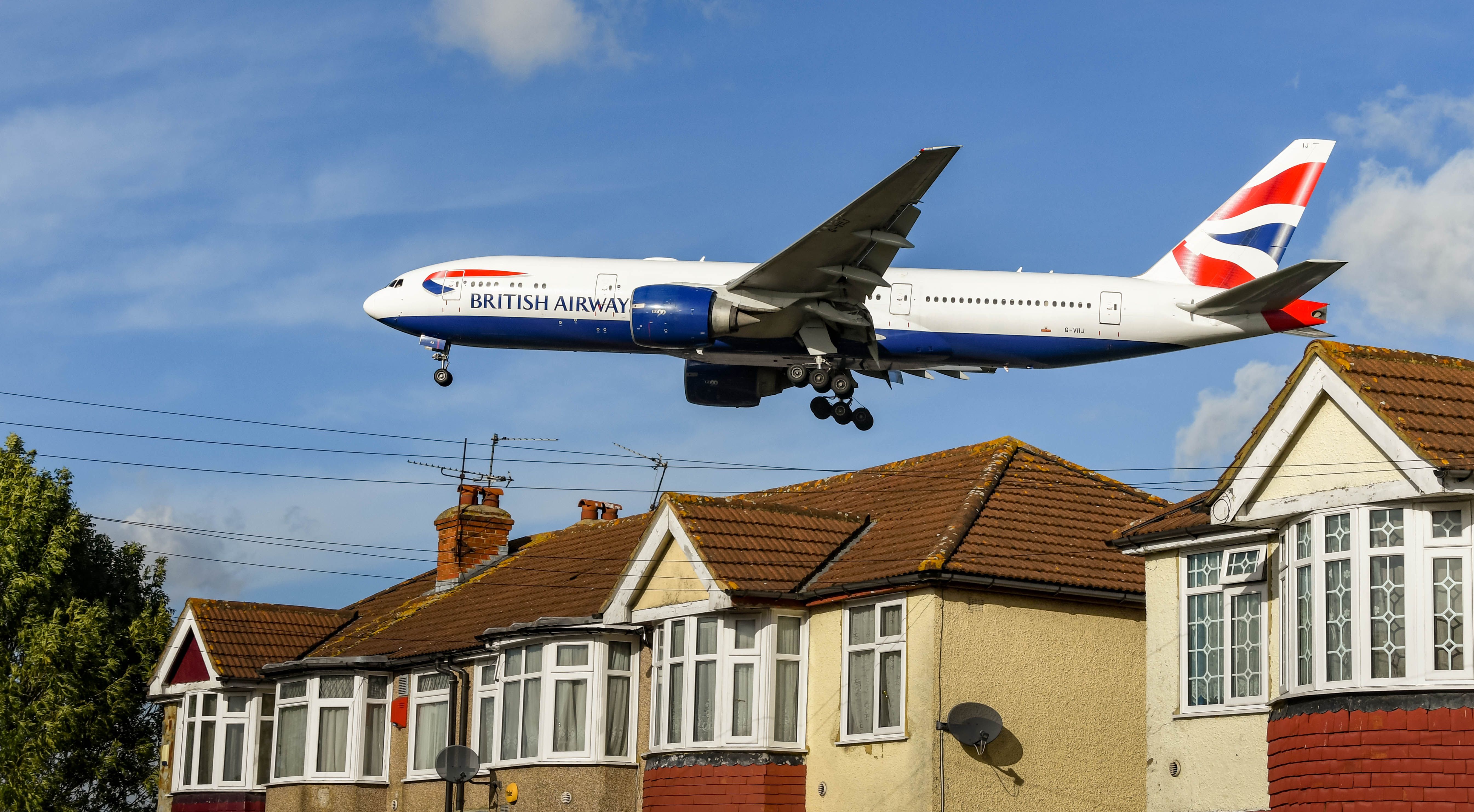 London Heathrow British Airways Boeing 777-200ER landing
